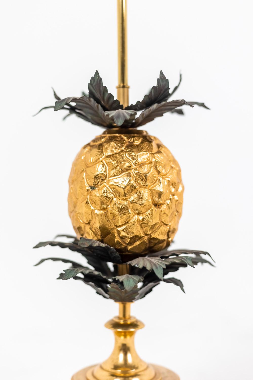 Français Maison Charles, lampe ananas en bronze, années 1960 en vente