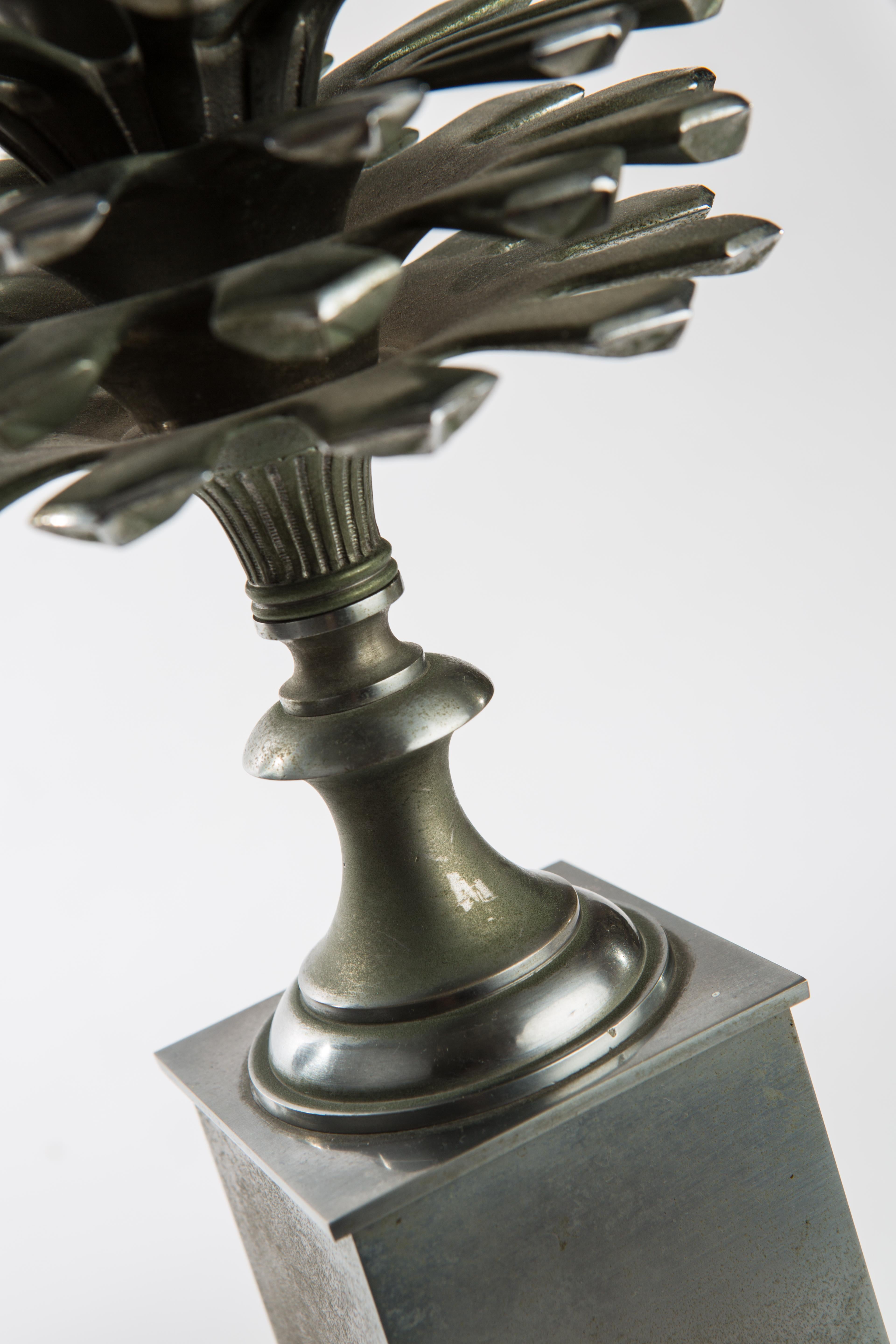 Sculpté à la main La lampe de bureau Pomme de Pin (Pine Cone) de la Maison Charles en vente