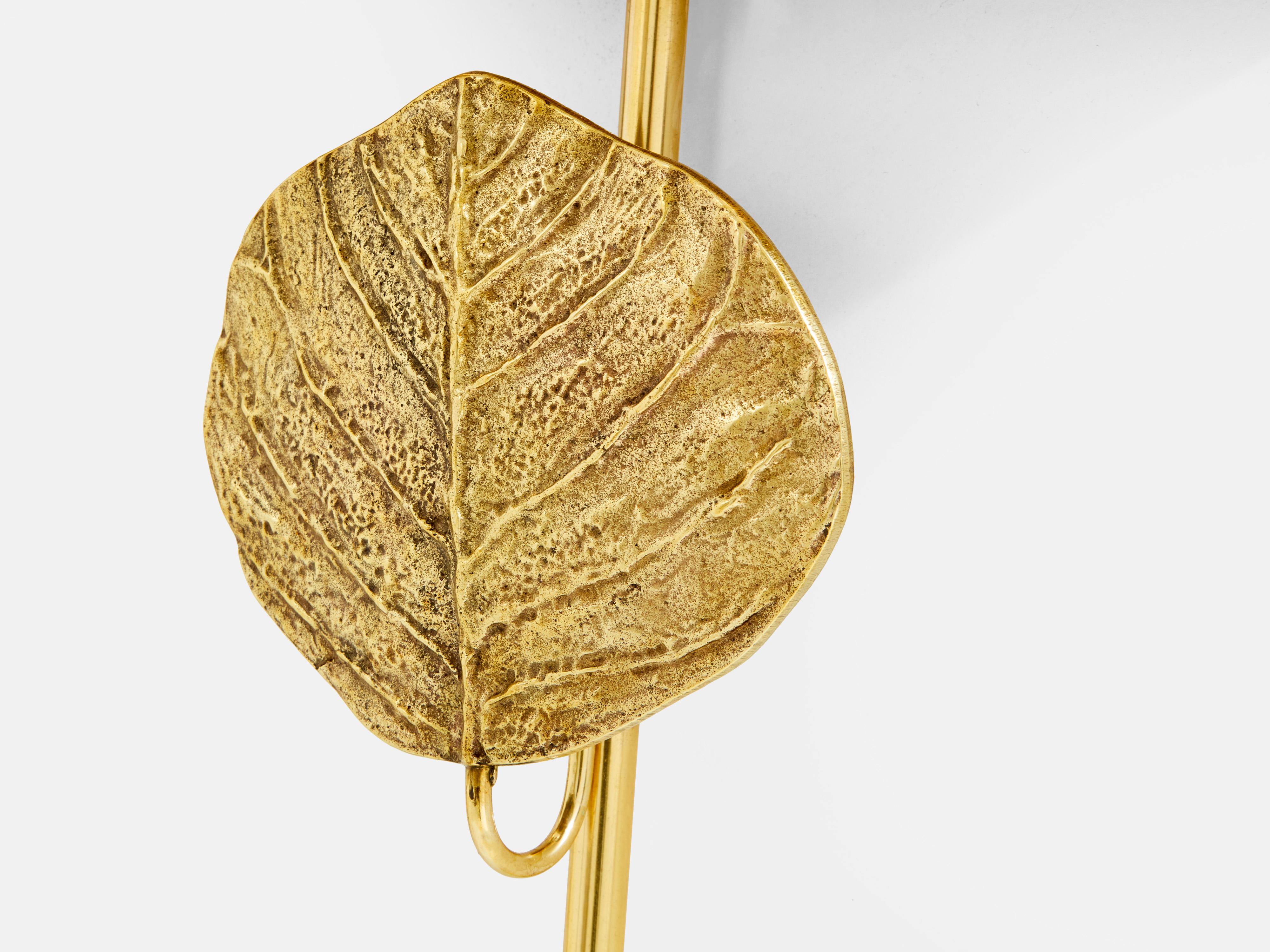 Maison Charles set of four patinated bronze and brass sconces 1970s In Good Condition For Sale In Paris, IDF