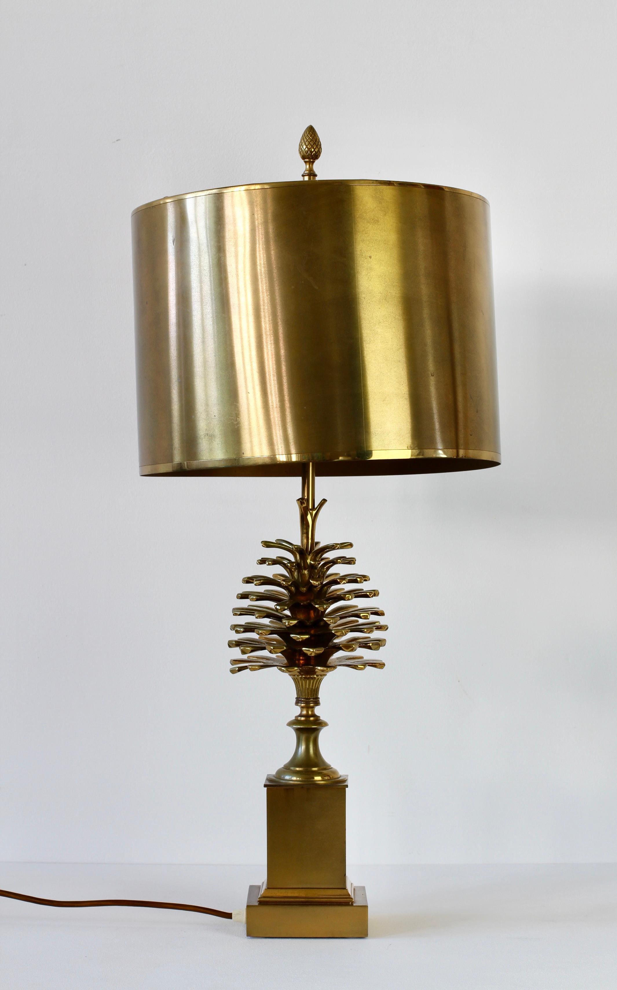 Maison Charles Signed Pine Cone Brass Table Lamp with Original Metal Shades In Fair Condition In Landau an der Isar, Bayern