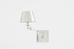 Applique à bras oscillant réglable en acier brossé Maison Charles, années 1960