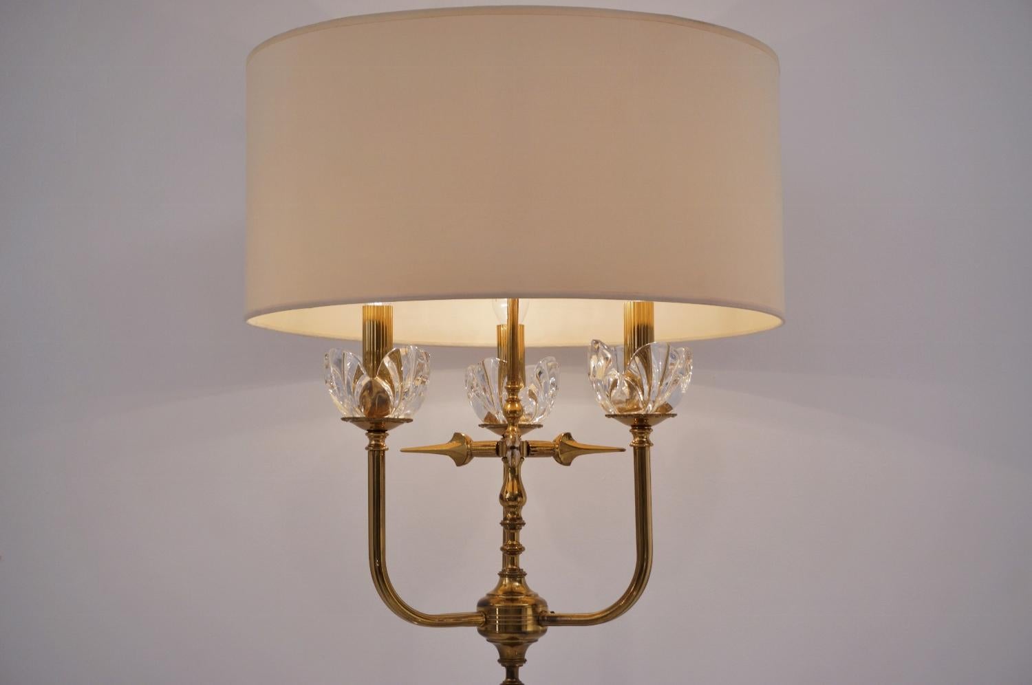 Maison Charles style floor lamp, brass frame with `Lalique-style` crystal iris flowers, circa 1950s, French

This floor lamp has been gently cleaned while respecting the vintage patina. Newly rewired and earthed with gold tone silk cable and new