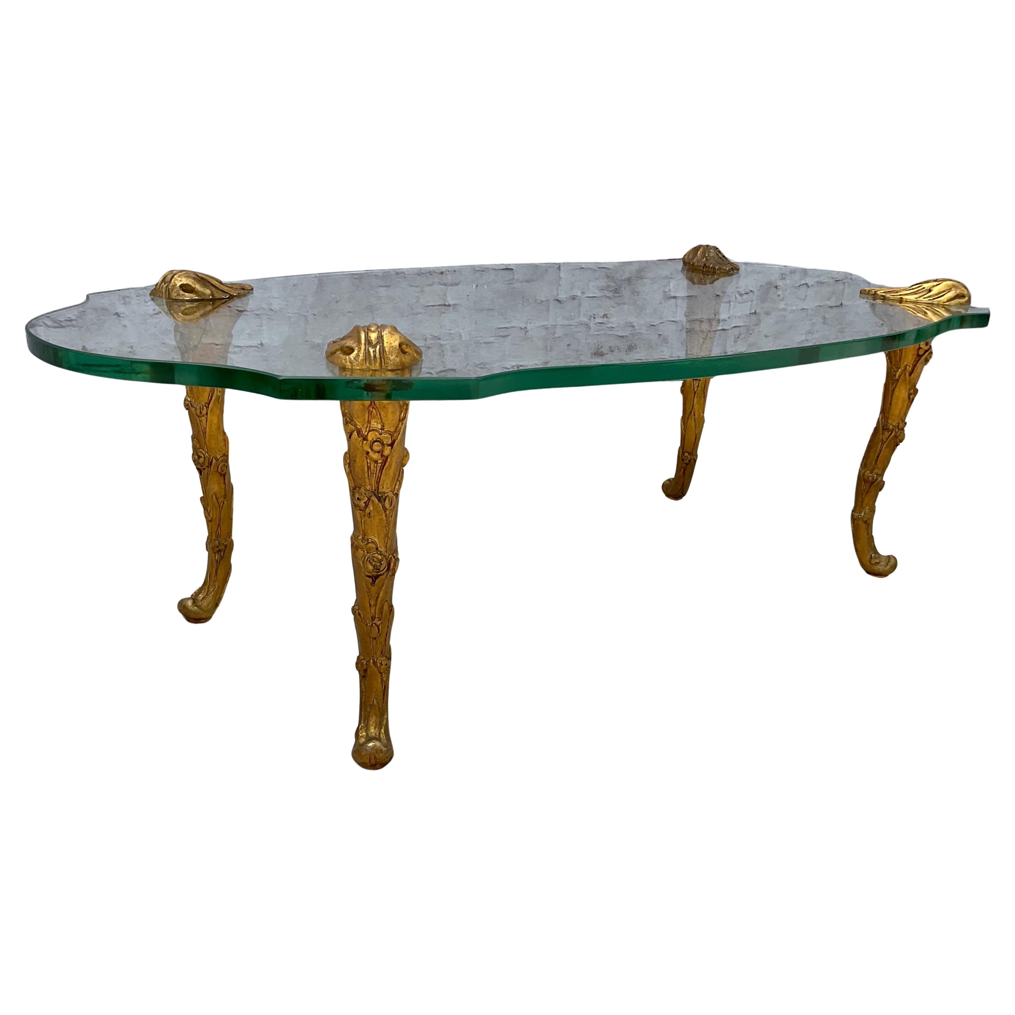 Français Table basse de style Maison Charles en bois doré et verre des années 1960 en vente