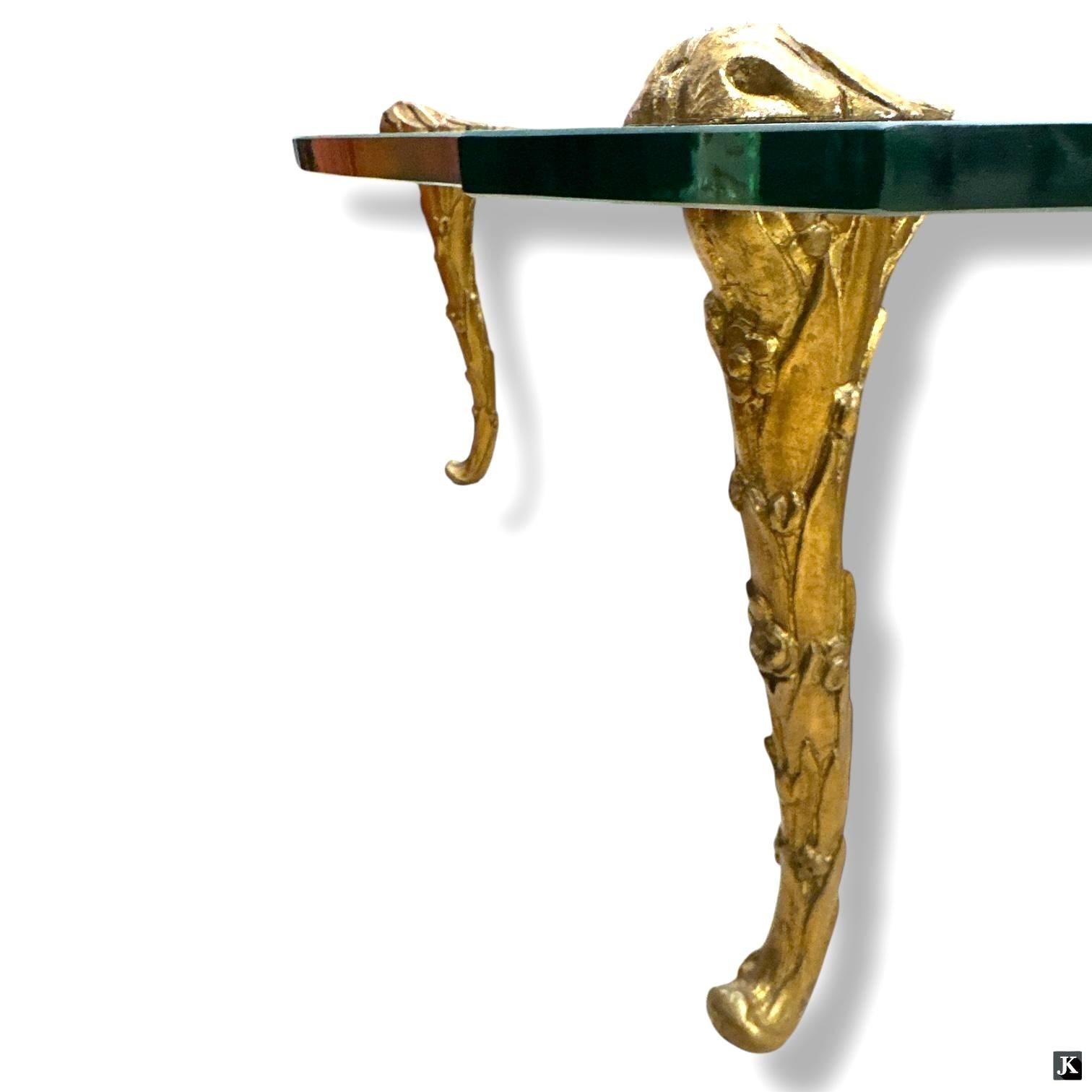 Maison Charles Stil Giltwood und Glas Couchtisch 1960er Jahre (20. Jahrhundert) im Angebot