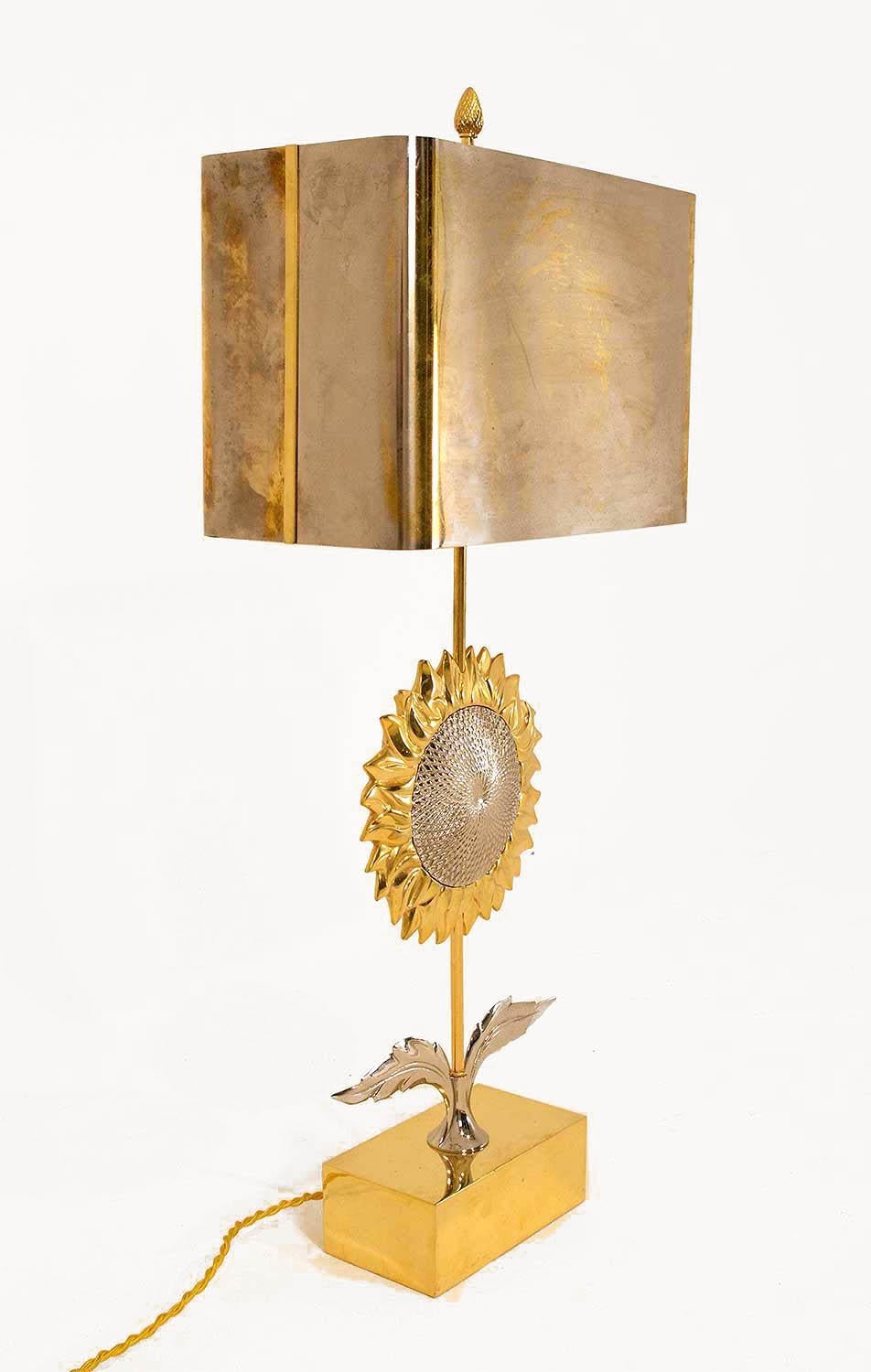 Sunflower lamp by Maison Charles in two patina bronze and brass. Rectangular base in a gilt central structure decorated with a silvered heart sunflower. Rectangular lampshade, topped by a pinecone.
Model created by Chrystiane Charles, work from the