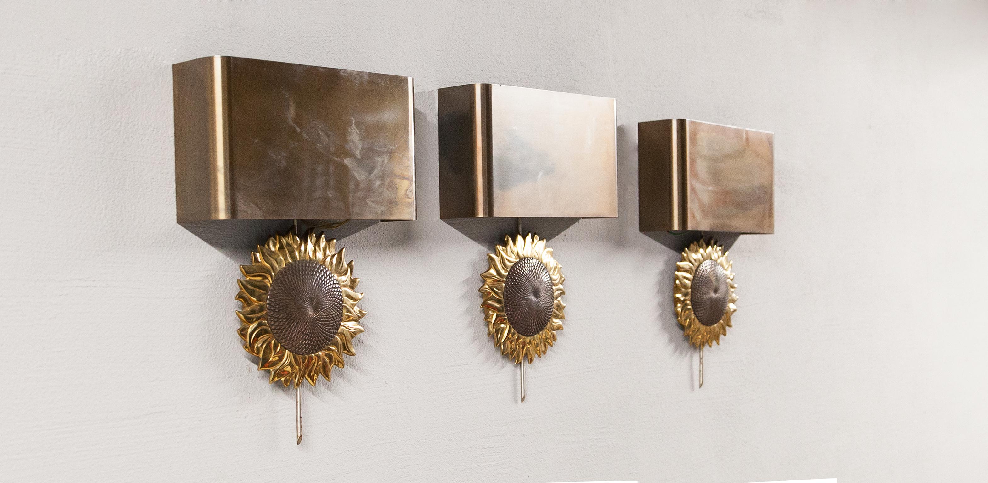 Set of three wall lights Sunflower designed by Maison Charles in 1970s.
Made in brass and bronze with two E14 sockets.
Signed “Charles made in France” inside the metal lampshade frame. In very good vintage condition, very minor scratches on the