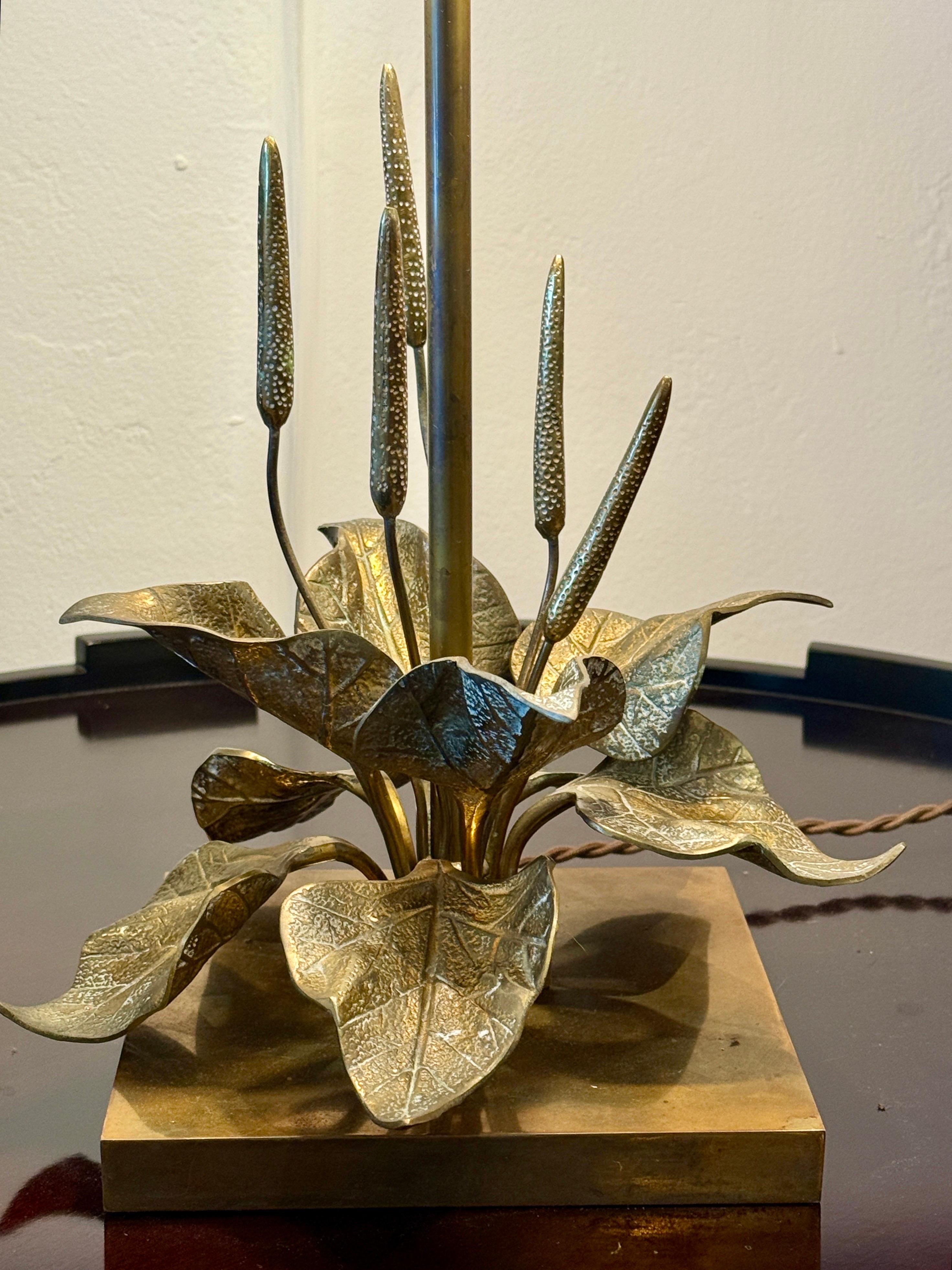 Lámpara de mesa Maison Charles con elementos de flora natural en venta 5