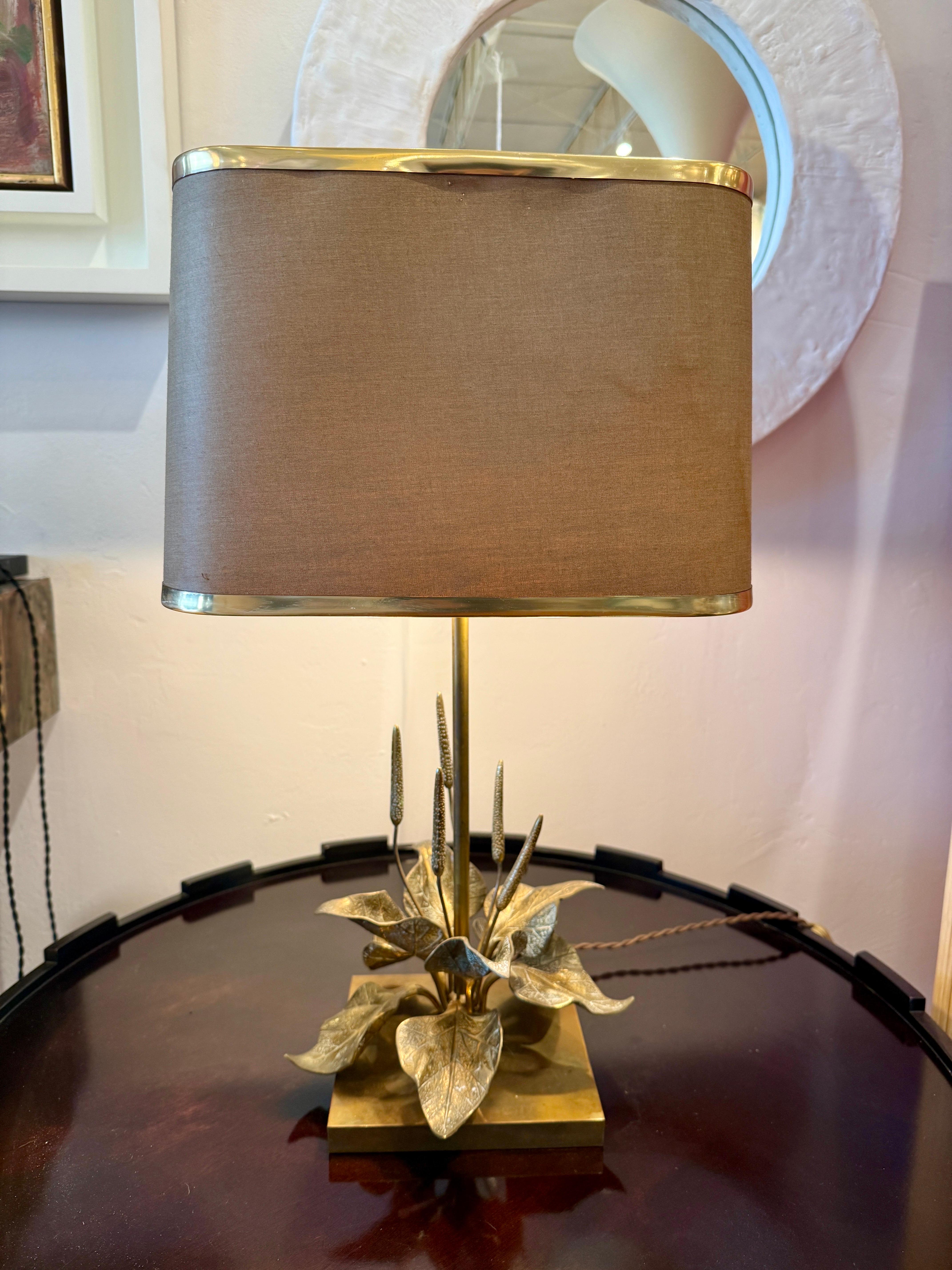 Lámpara de mesa Maison Charles con elementos de flora natural finales del siglo XX en venta