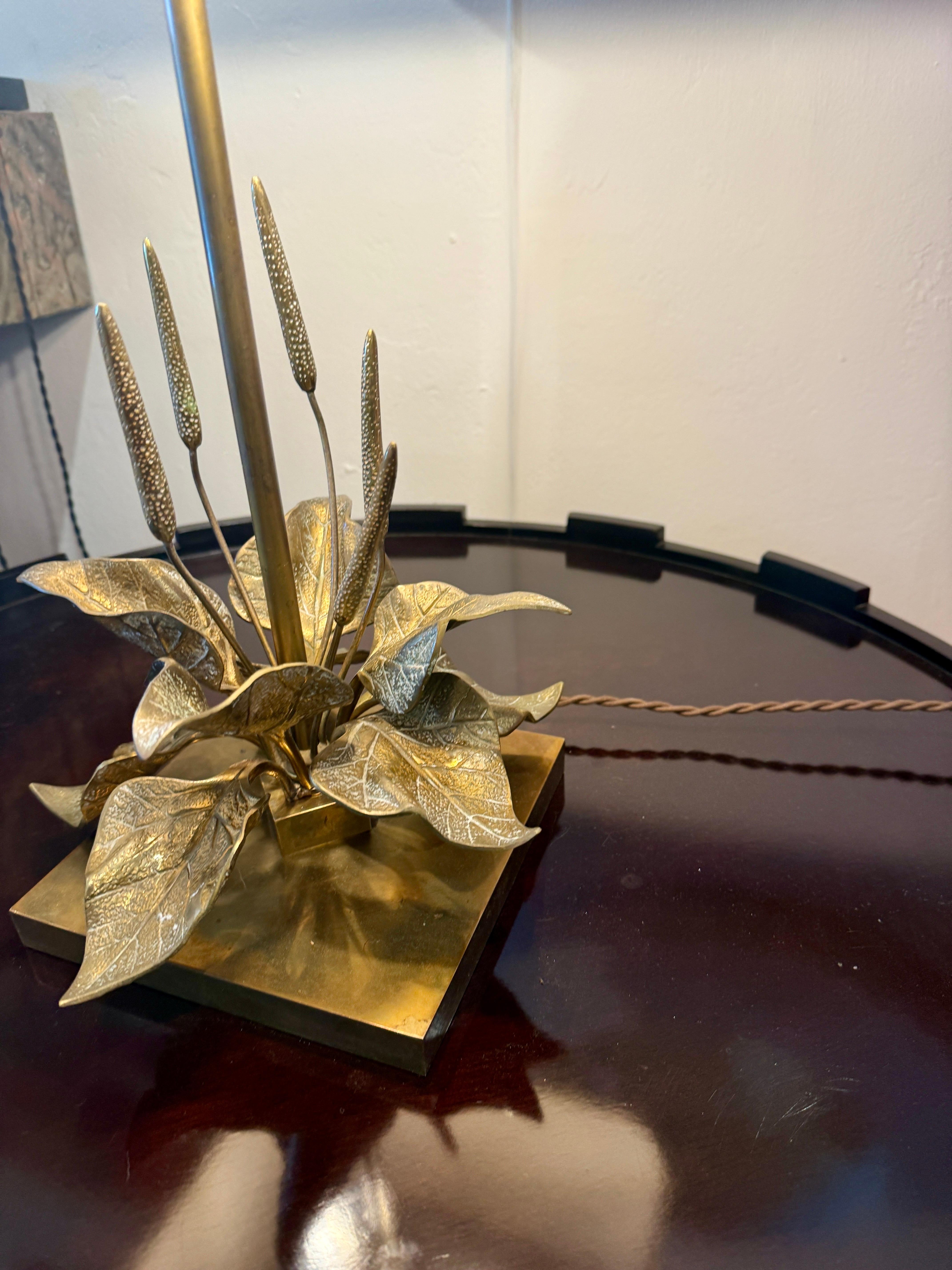 Lámpara de mesa Maison Charles con elementos de flora natural en venta 1