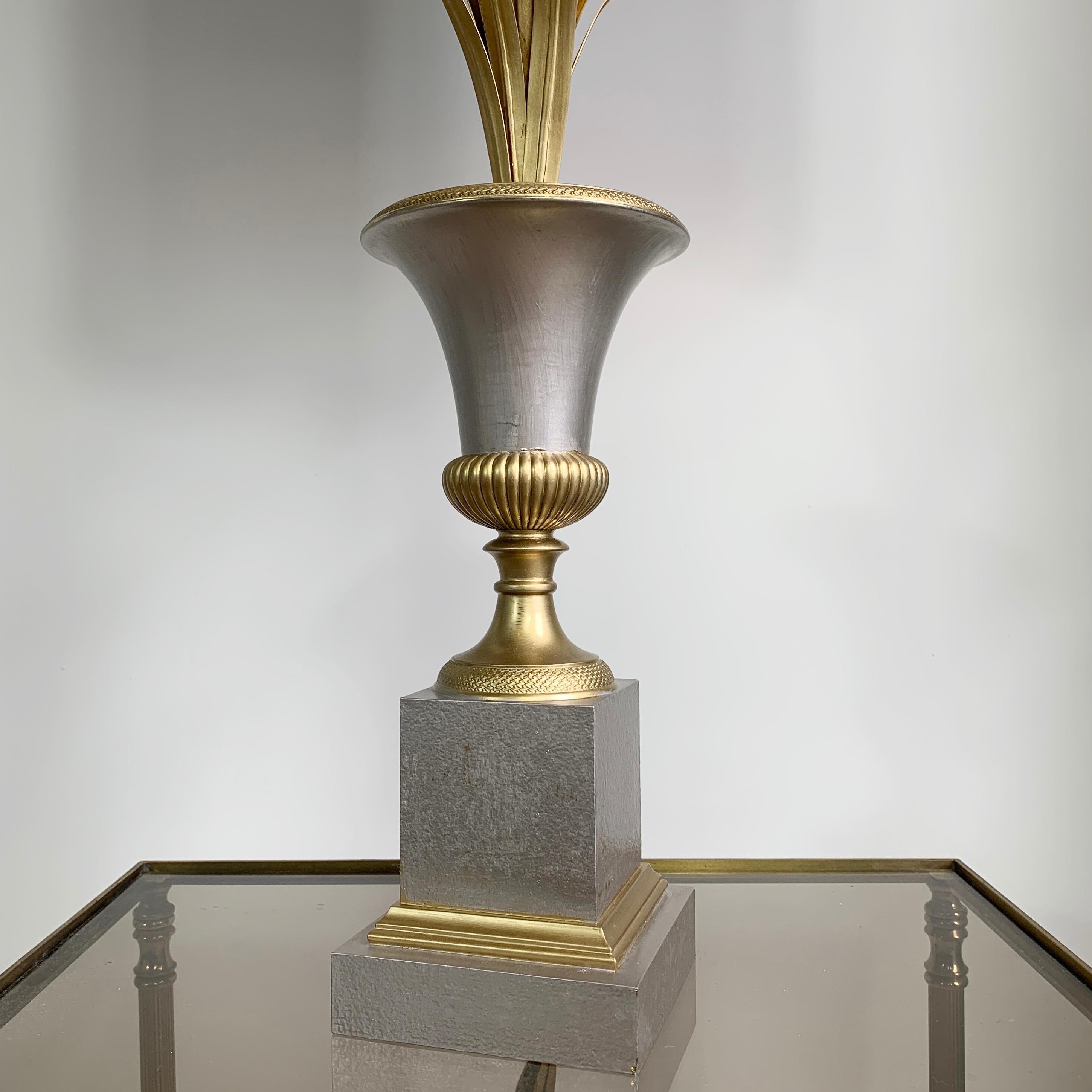 Hollywood Regency Lampe de bureau Roseaux argentée et dorée Maison Charles en vente