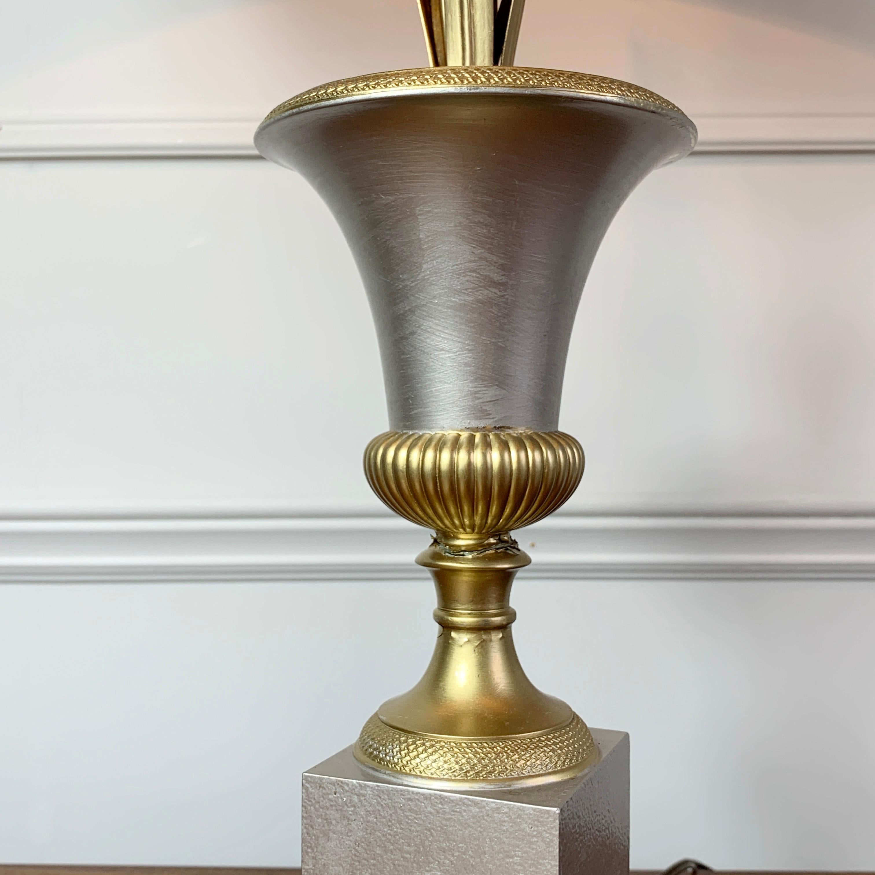 Lampe de bureau Roseaux argentée et dorée Maison Charles en vente 1
