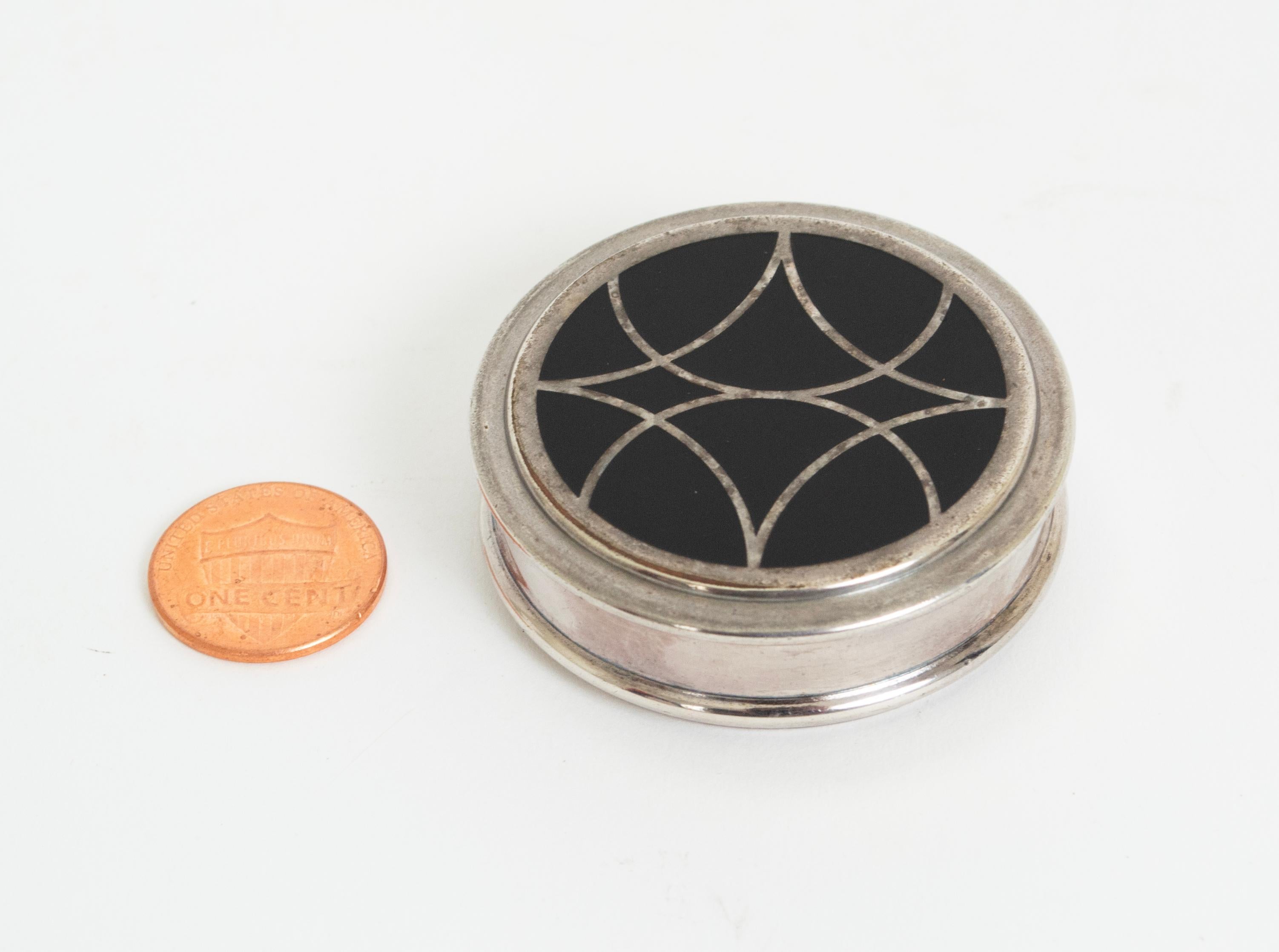 Caja de baratijas Maison Christofle Art Déco Negro Talismán Laca de China - 1986 en venta 1