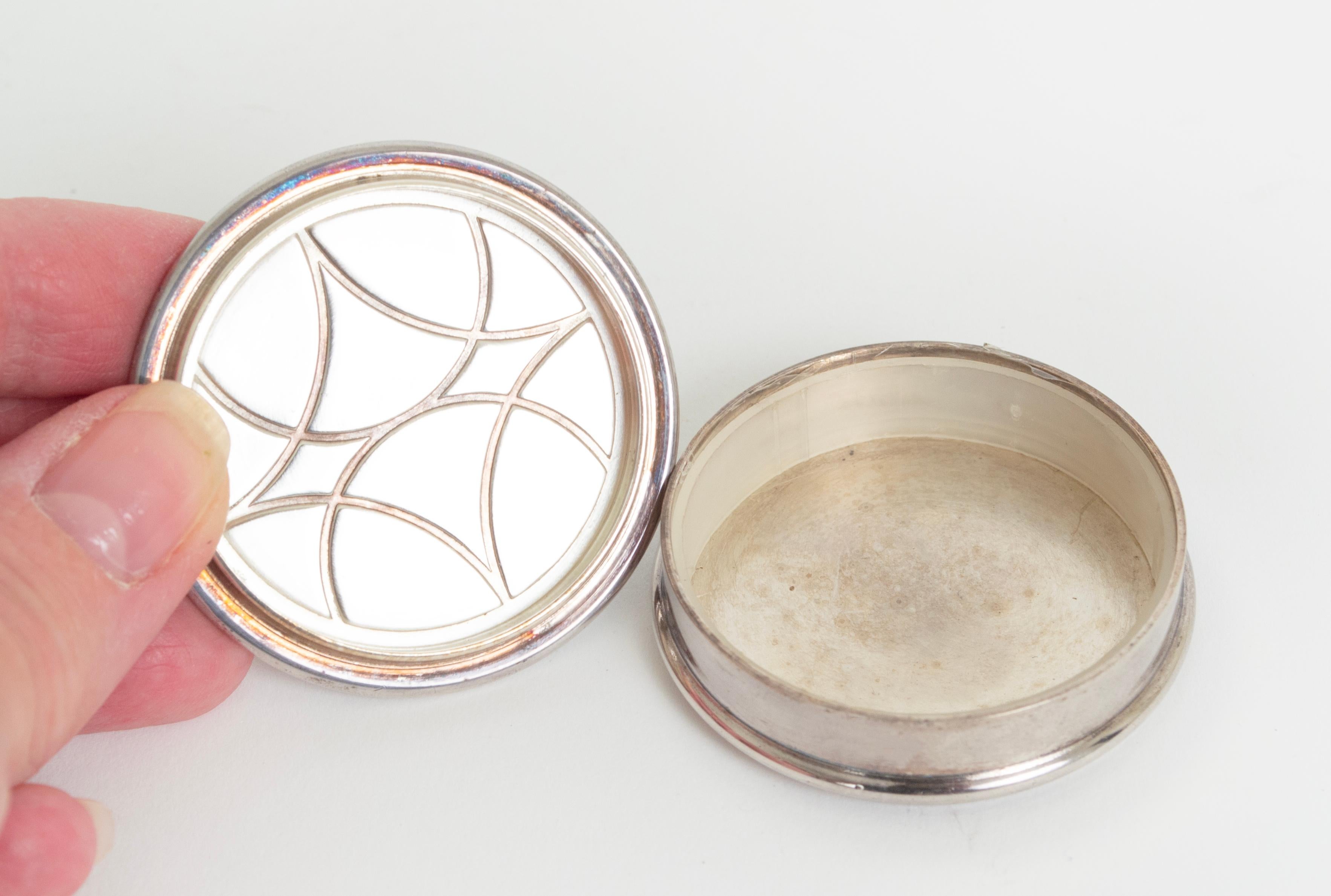 Caja de baratijas Maison Christofle Art Déco Negro Talismán Laca de China - 1986 en venta 2