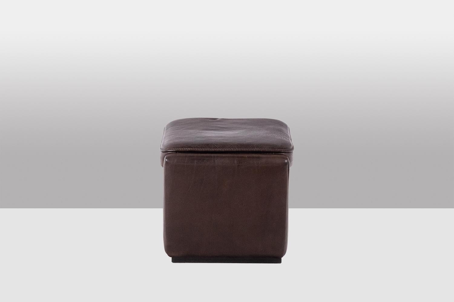 Maison De Sede. Lederhocker oder Ottomane. 1960er/70er Jahre. (Unbekannt) im Angebot