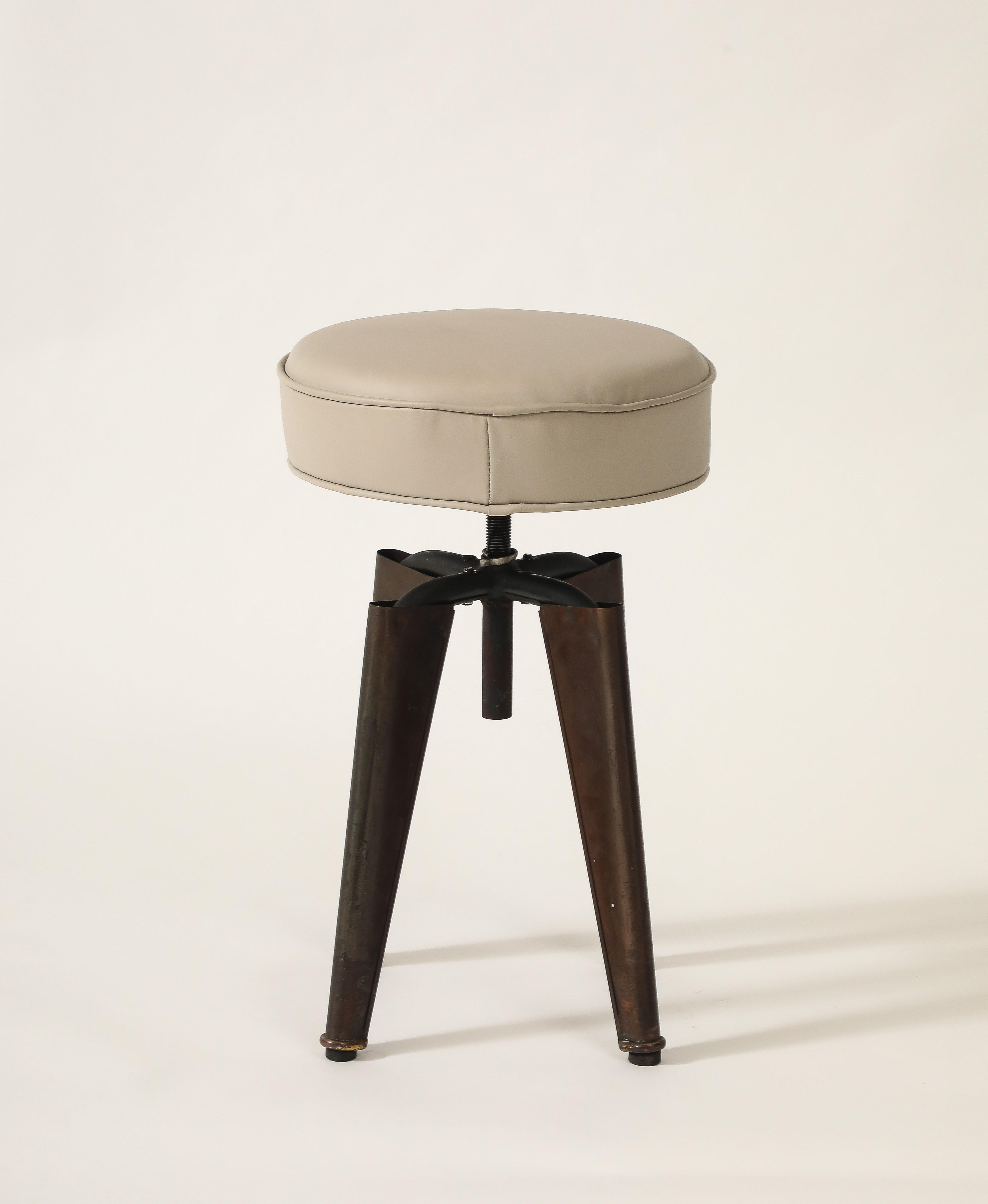 Mid-Century Modern Tabouret 'Clemenceau' de la Maison Dominique en vente