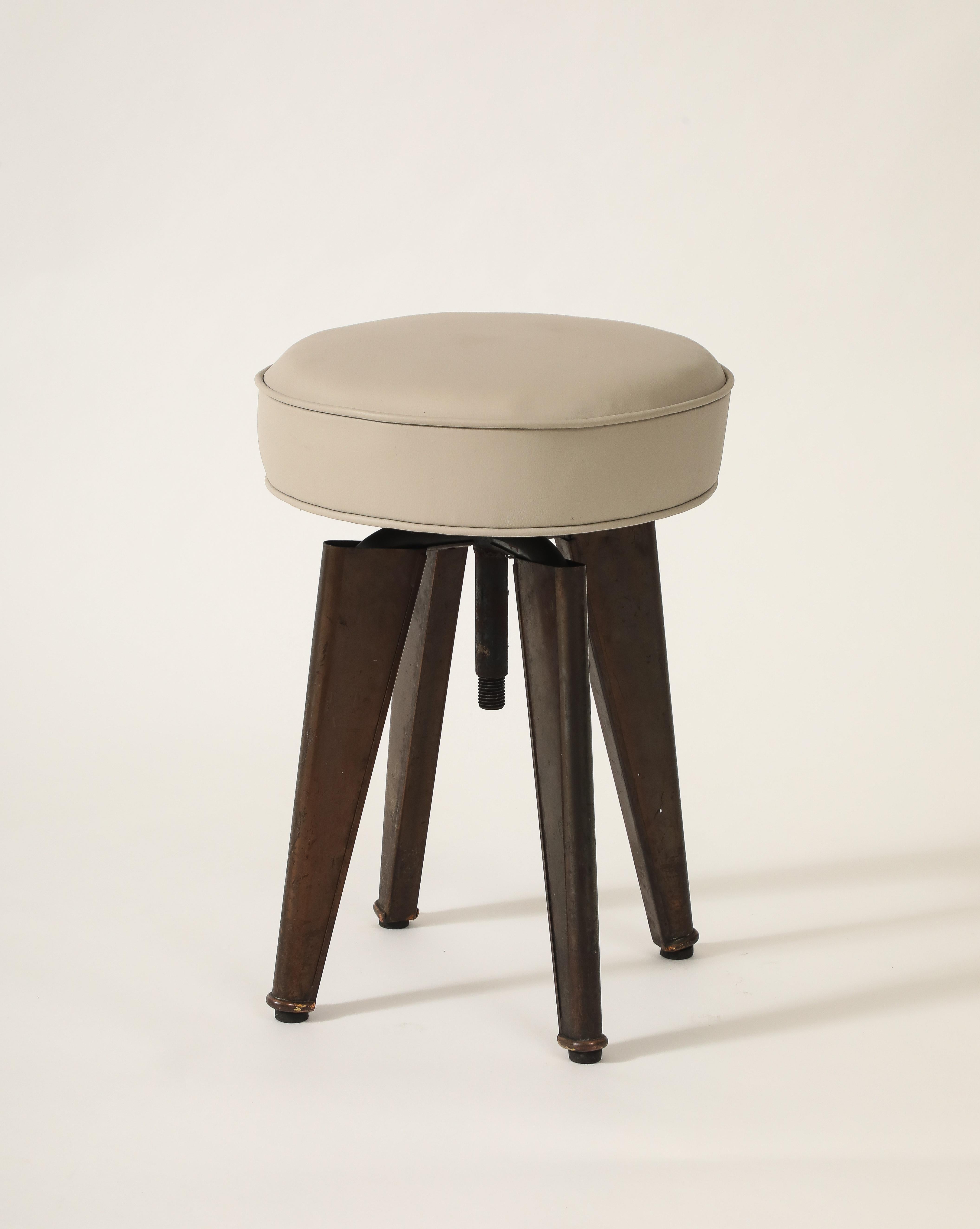 Tabouret 'Clemenceau' de la Maison Dominique Bon état - En vente à Brooklyn, NY