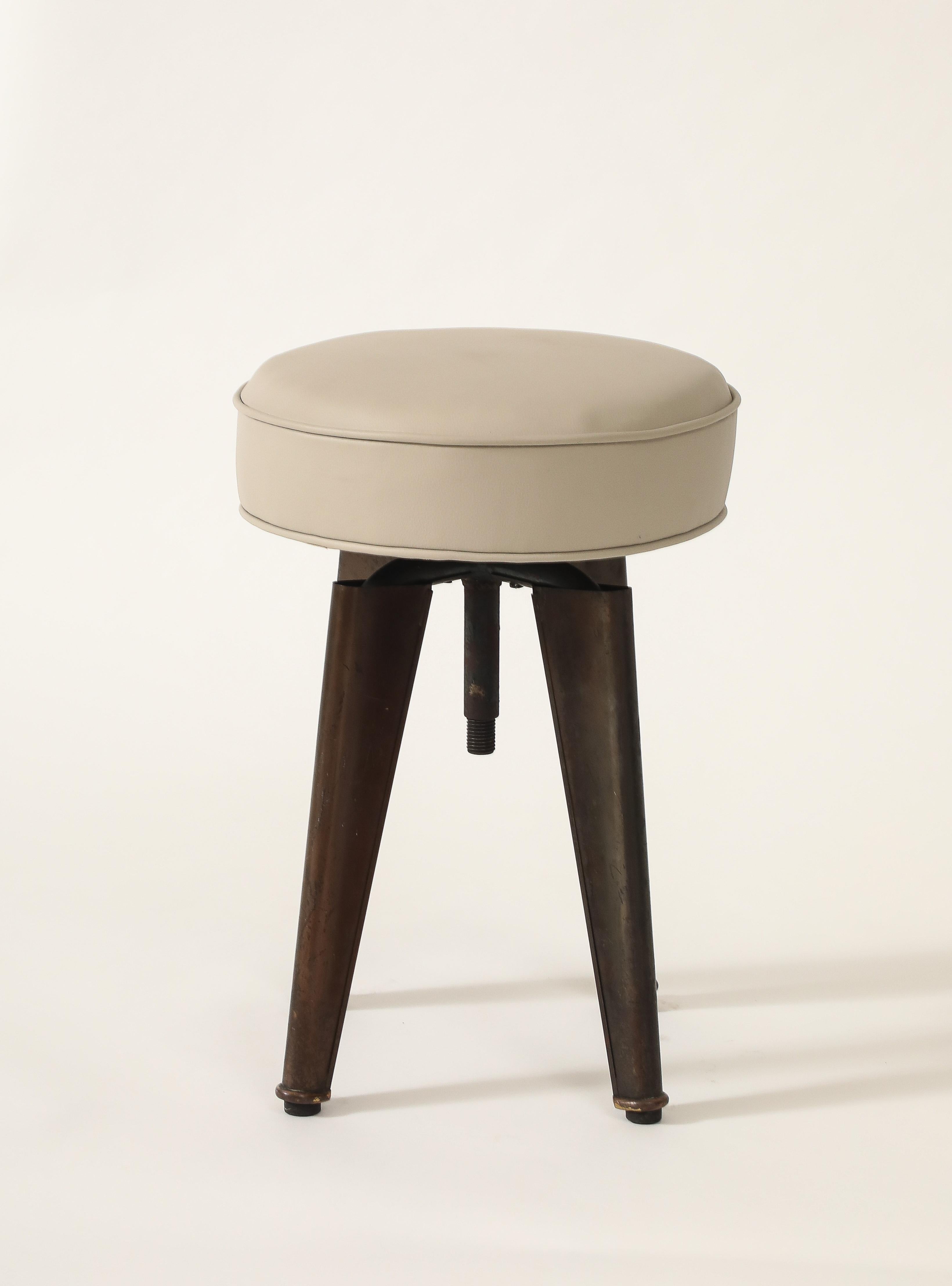 Milieu du XXe siècle Tabouret 'Clemenceau' de la Maison Dominique en vente