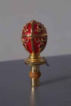 Maison Fabergé Imperial Egg Flaschenverschluss, rotes Emaille und vergoldetes Metall