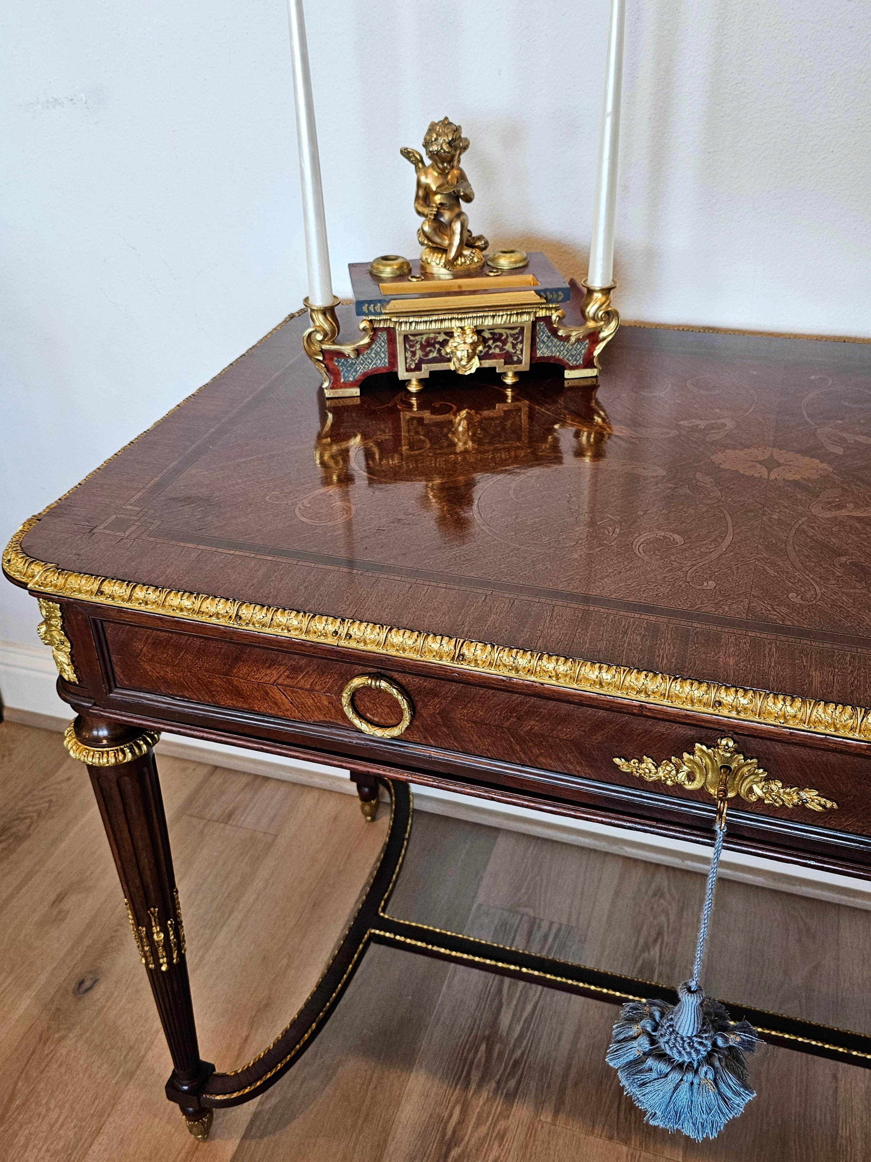 Français Table à écrire de style Louis XVI signée Maison Forest - Fin du 19e siècle en vente