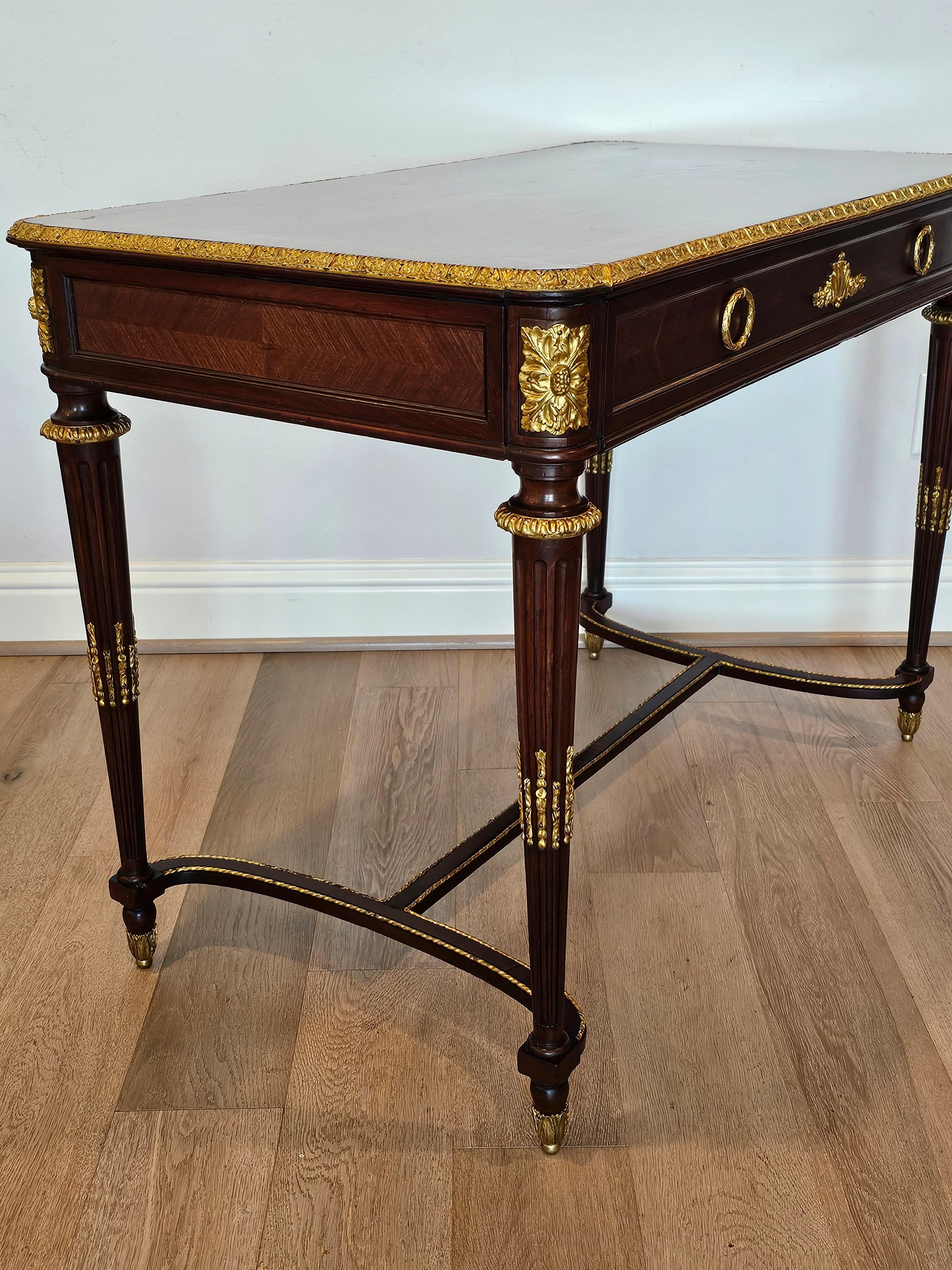 Fait main Table à écrire de style Louis XVI signée Maison Forest - Fin du 19e siècle en vente