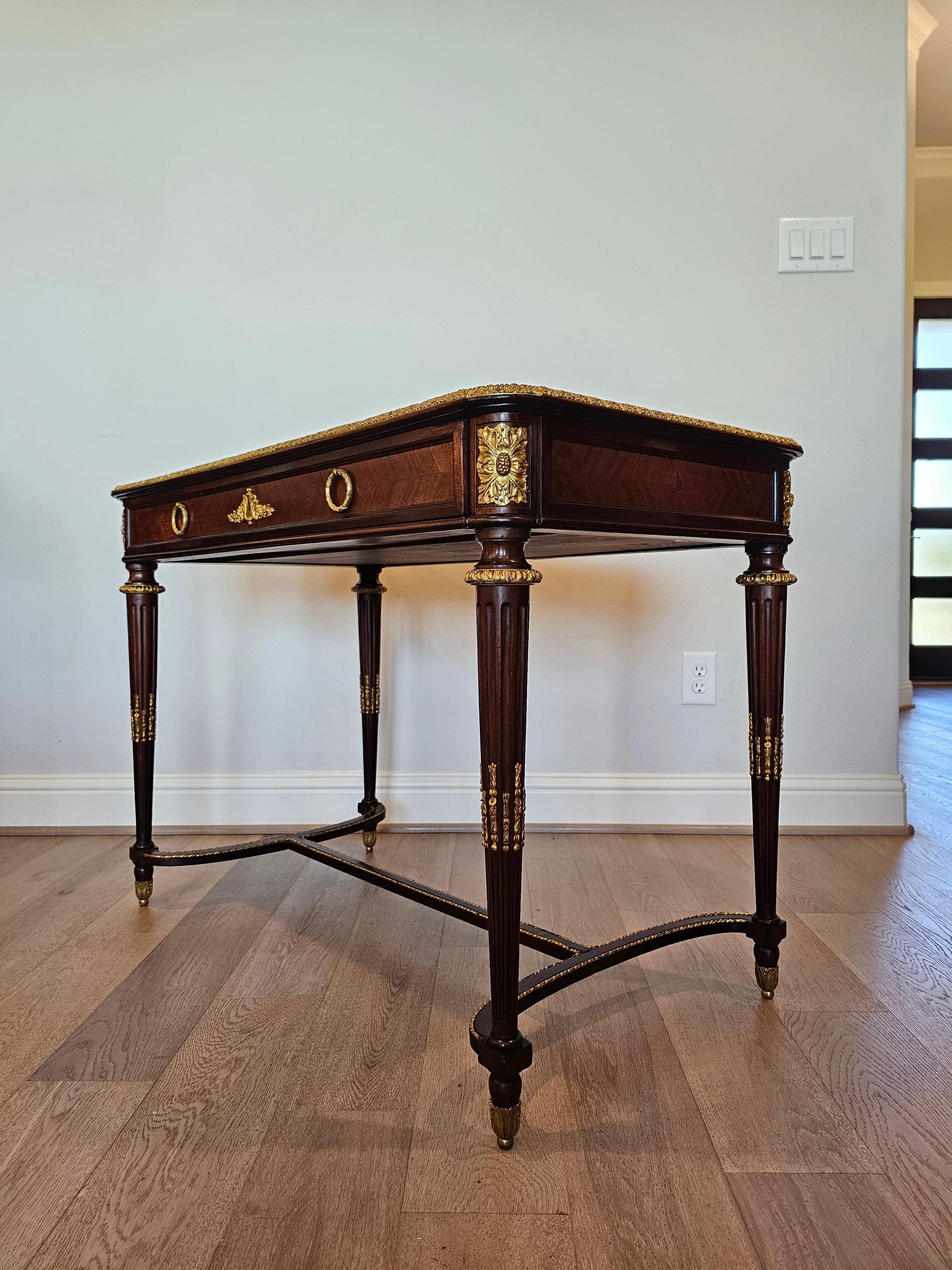 XIXe siècle Table à écrire de style Louis XVI signée Maison Forest - Fin du 19e siècle en vente