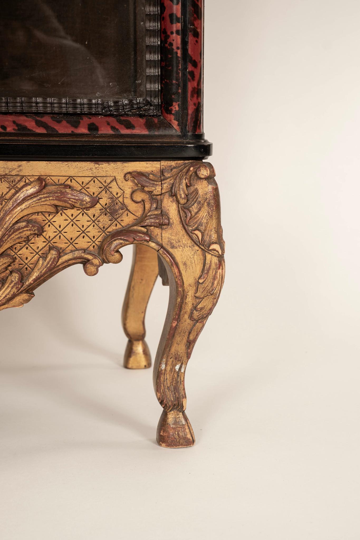 Maison Franck  Vitrine en écaille de style Louis XV Bon état - En vente à Houston, TX