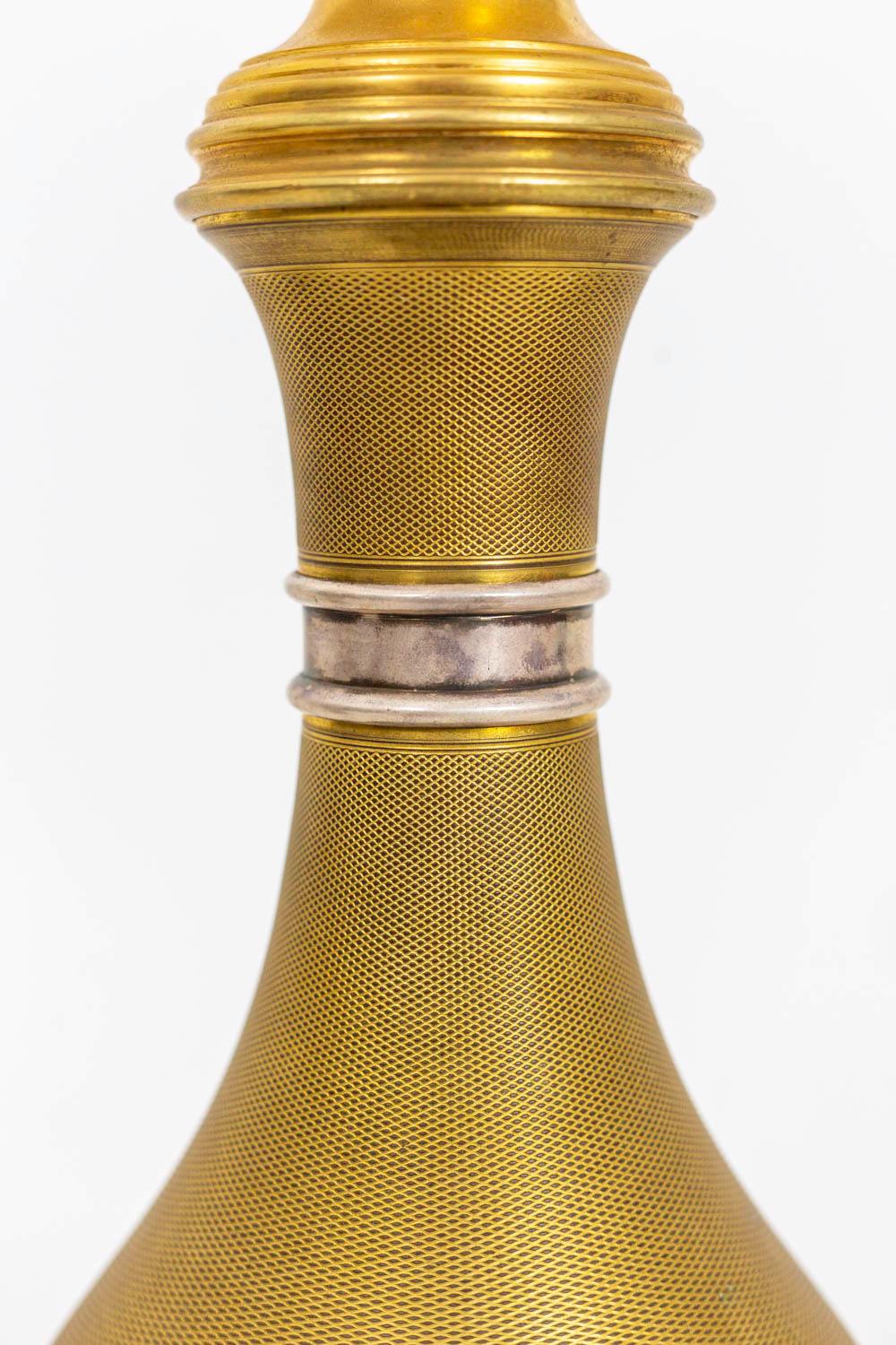 Doré Maison Gagneau, paire de lampes en laiton doré guilloché, fin du XIXe siècle en vente