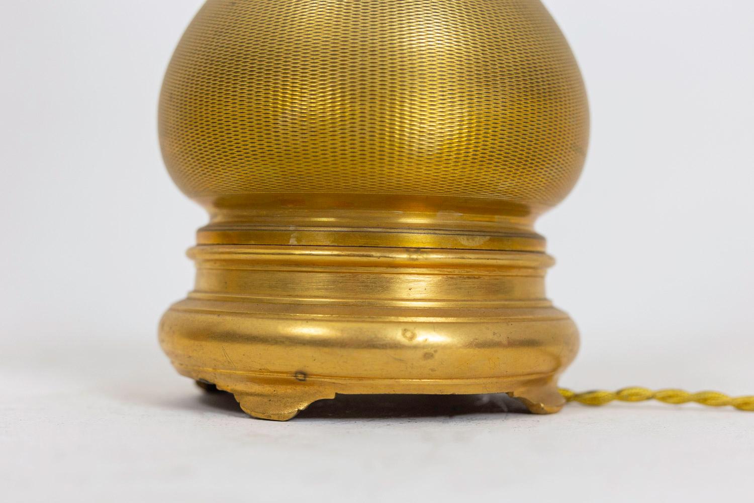 Fin du XIXe siècle Maison Gagneau, paire de lampes en laiton doré guilloché, fin du XIXe siècle en vente