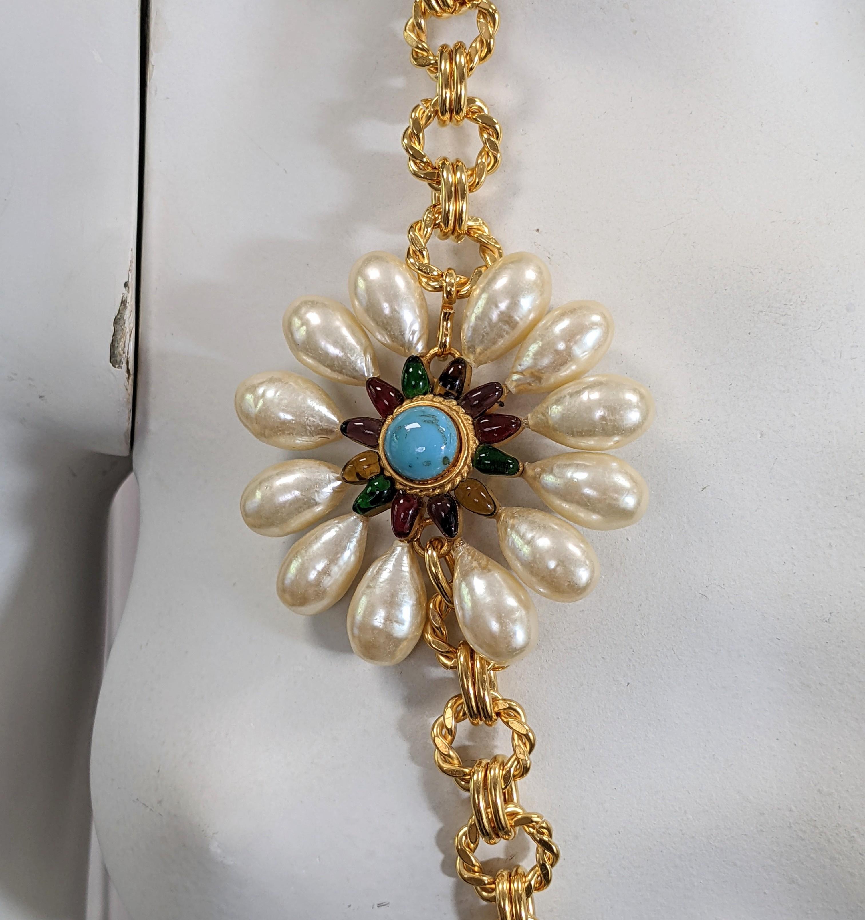 Maison Gripoix for Chanel Collana a catena con perle barocche e testa di fiore in vendita 7