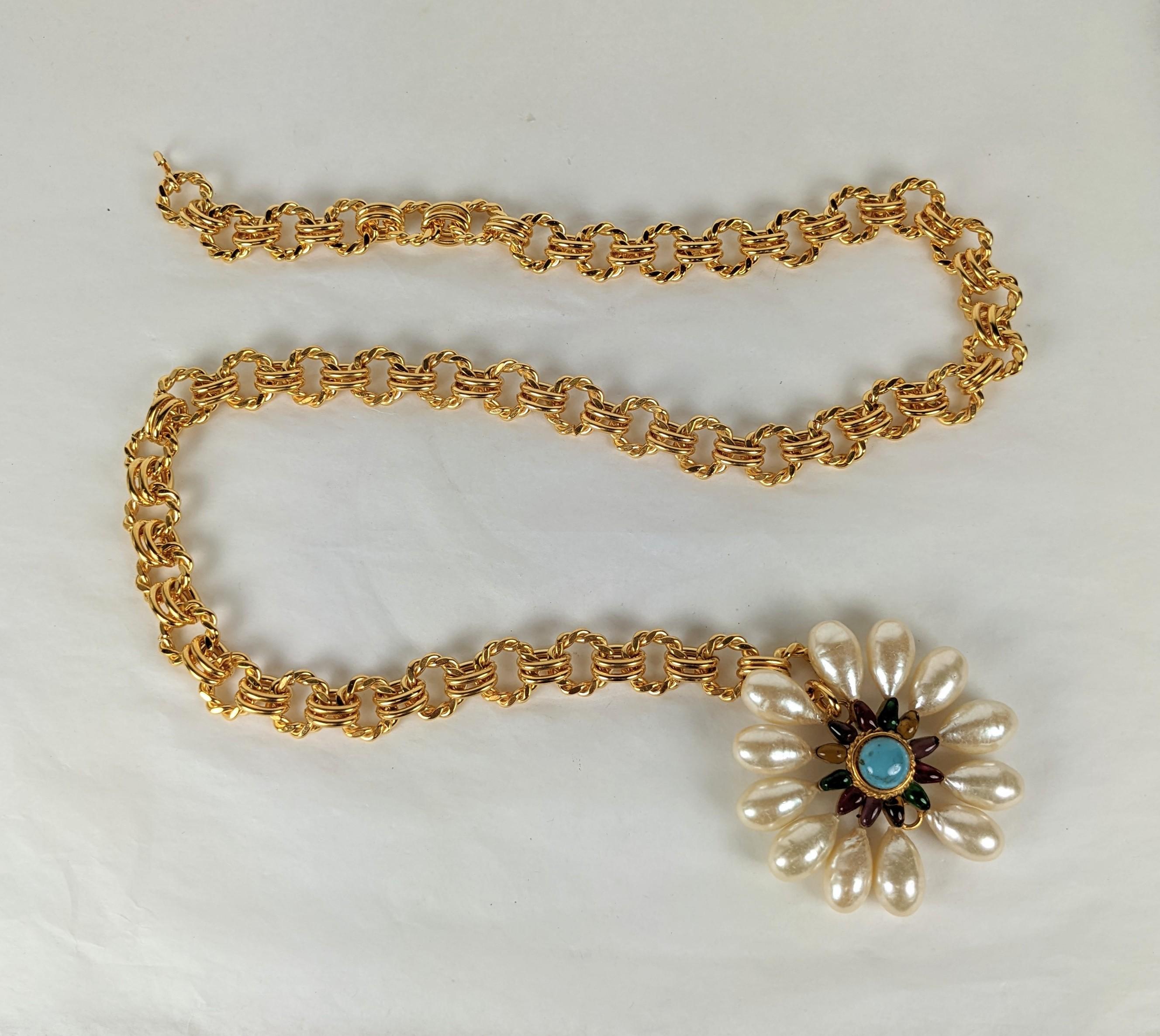 Donna Maison Gripoix for Chanel Collana a catena con perle barocche e testa di fiore in vendita