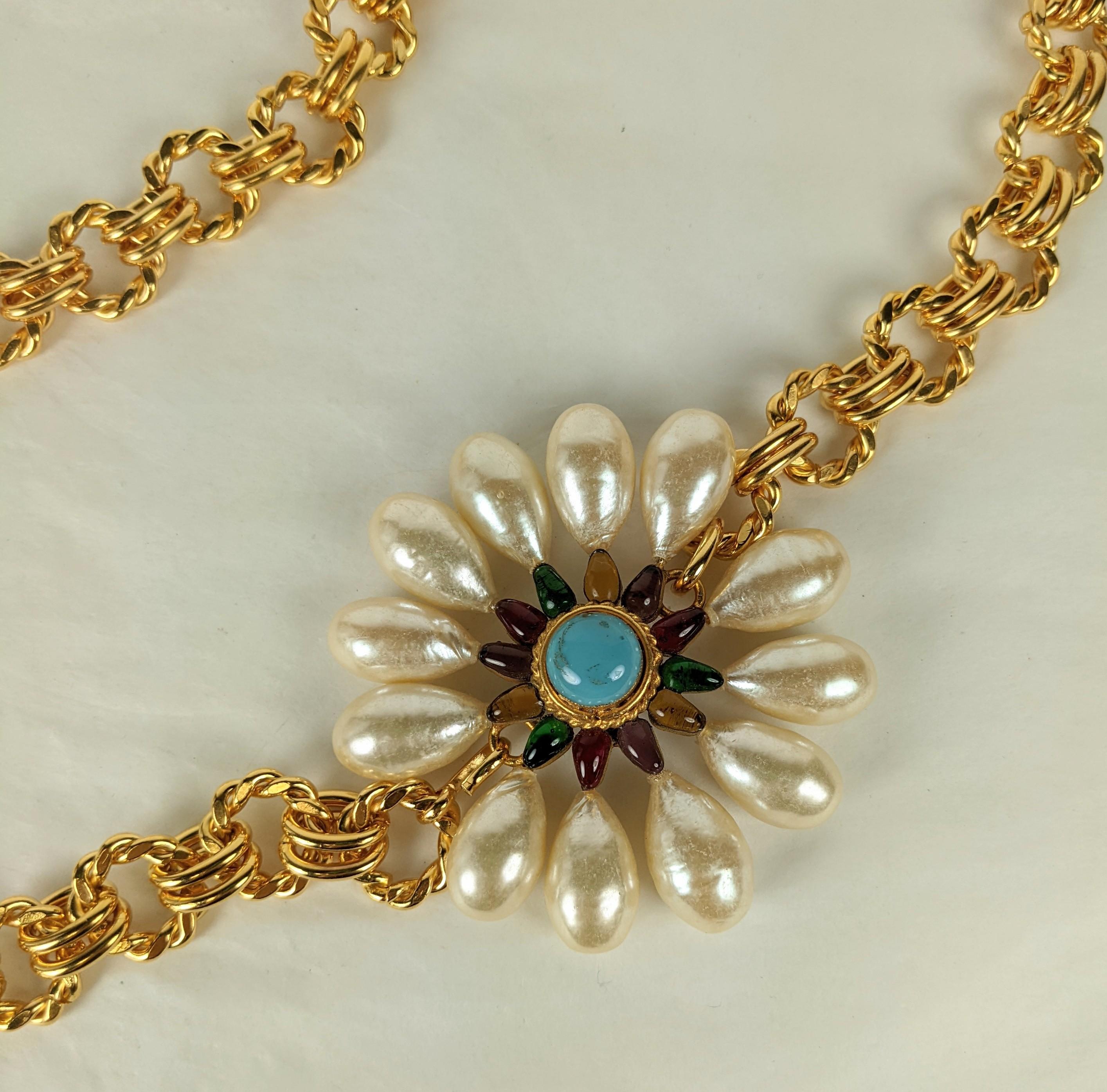 Maison Gripoix for Chanel Collana a catena con perle barocche e testa di fiore in vendita 1