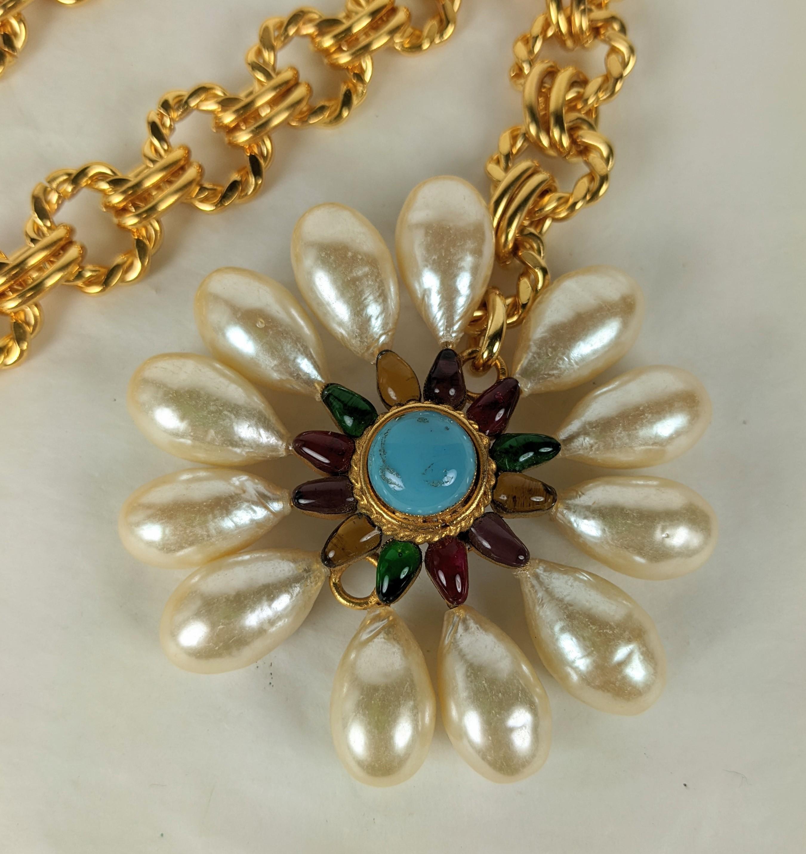 Maison Gripoix for Chanel Collana a catena con perle barocche e testa di fiore in vendita 2