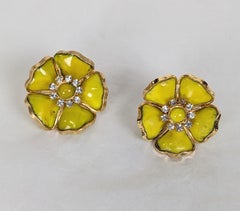 Maison Gripoix, fermagli per orecchie a fiore in vetro colato