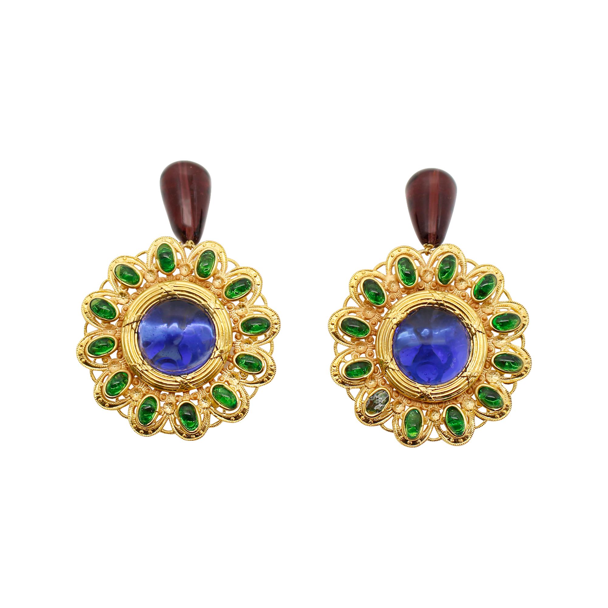 Maison Gripoix Pendientes colgantes vintage azules, verdes y rojos Circa años 80 en venta 2