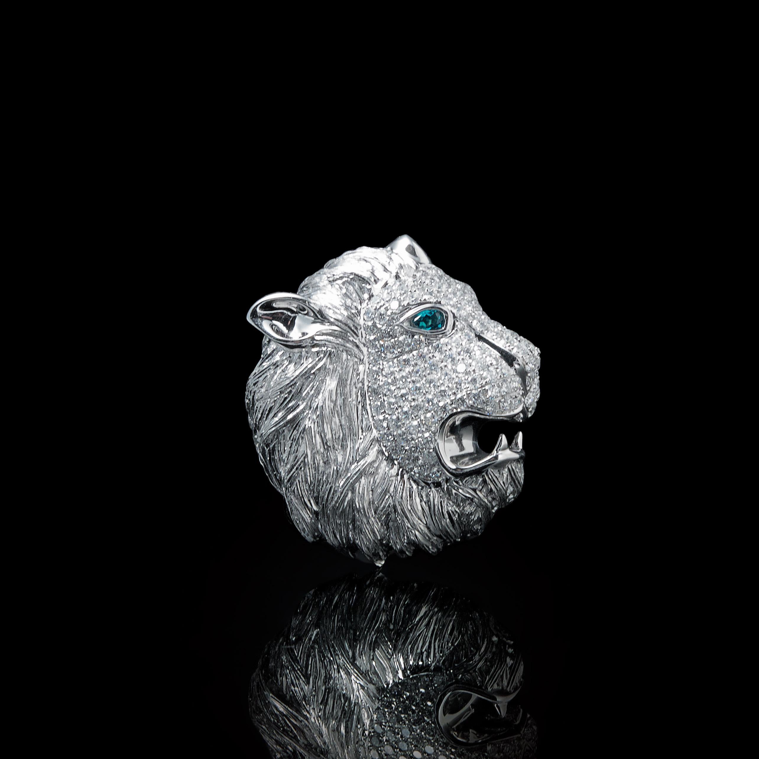 Lion roar  

1 Sapphire, 121 Diamonds (1.683cts), 18K White Gold.
Length: 30mm

As intimidating as the roar of a lion, the King of Beasts claims its sovereignty by the sound of his roar. An emerald eye flashes his majesty.
