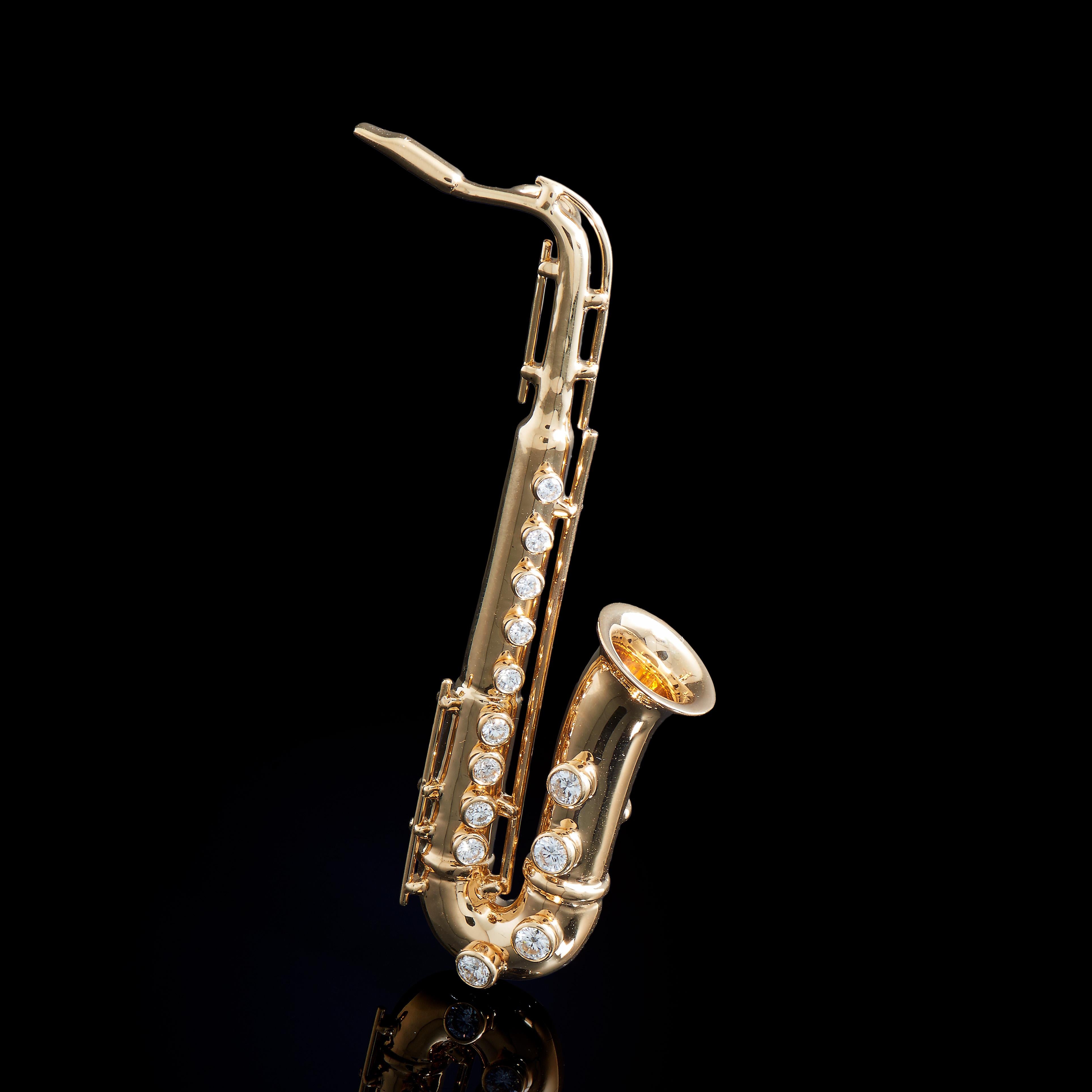 Saxophone  

13 Diamonds (0.61ct), 18K Yellow Gold.
Length: 60mm

This tiny musical instrument is constructed of diamonds and gold. Shapes of all musical instruments are always elegant, stream lined and beautiful, including this miniature one. 
