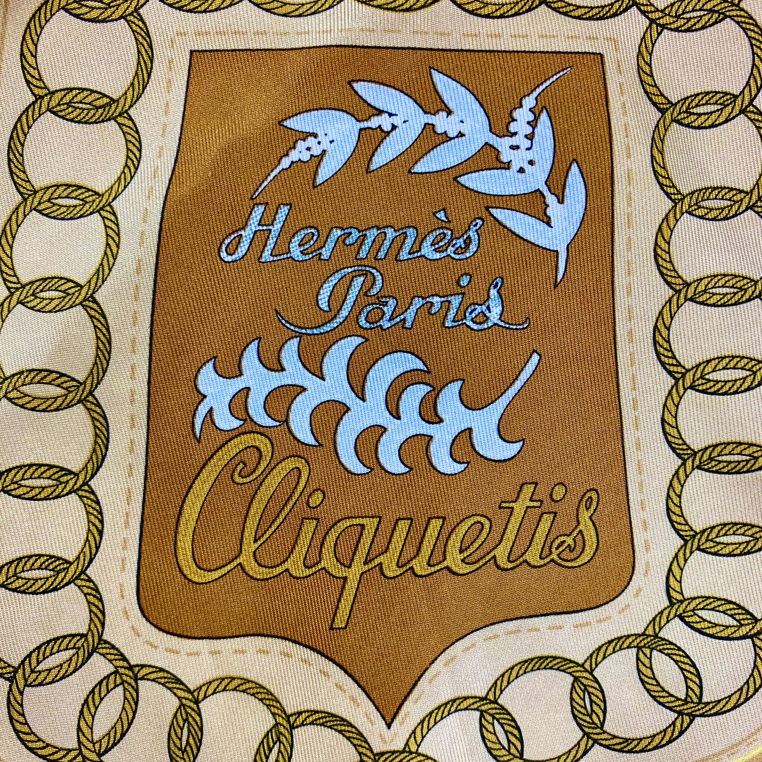 A vintage Hermès silk Cliquetis Scarf 90, Carre 90 cm. 100% Soie.
First Issue, made in France.

Cliquetis was designed by Julia Abadie for the Maison Hermès and first issued in 1972.
Cliquetis, meaning to clatter, refers to the sound the swords