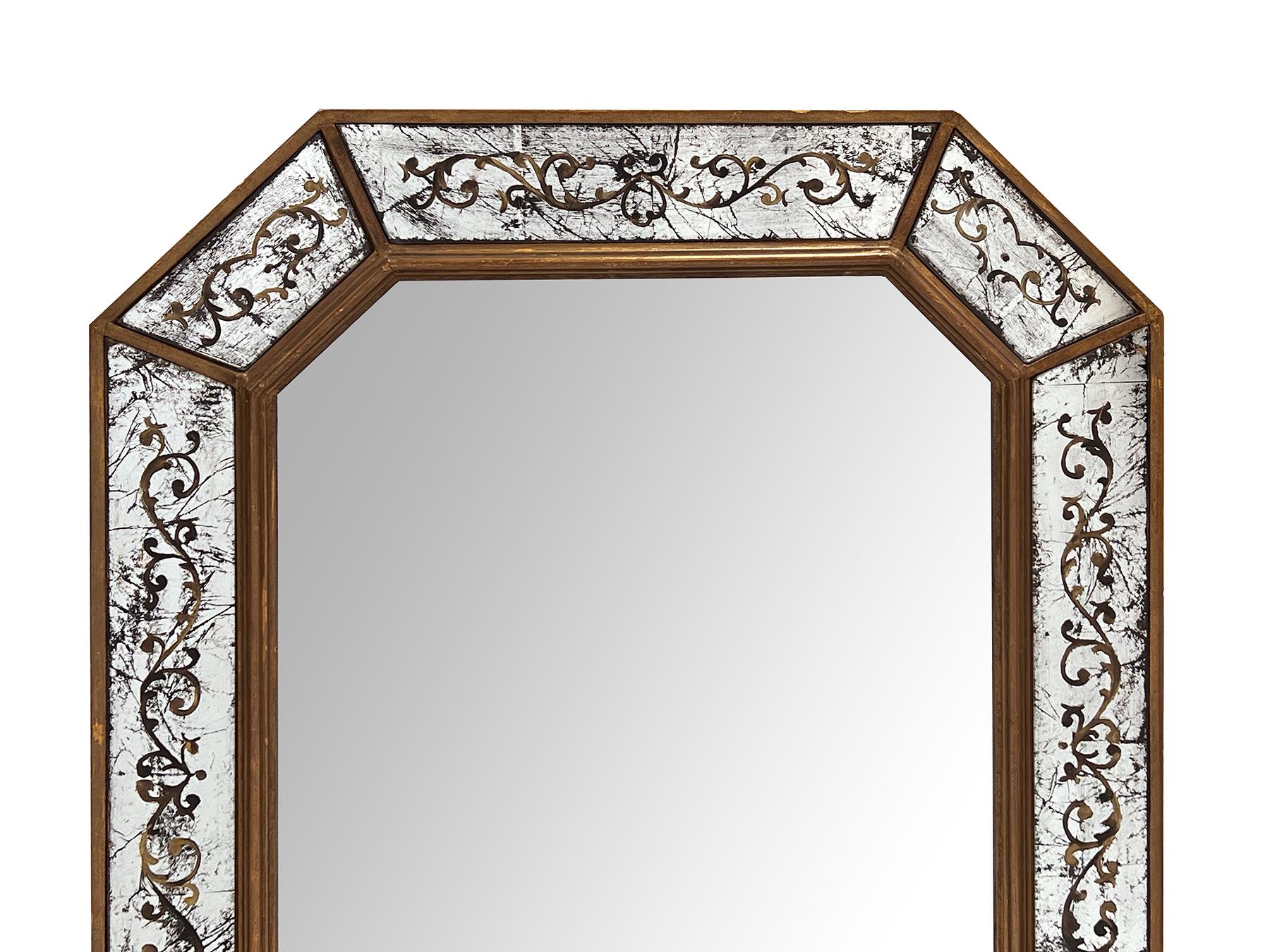 Maison Jansen Stil Eglomise und achteckige Giltwood Wandspiegel (Hollywood Regency) im Angebot