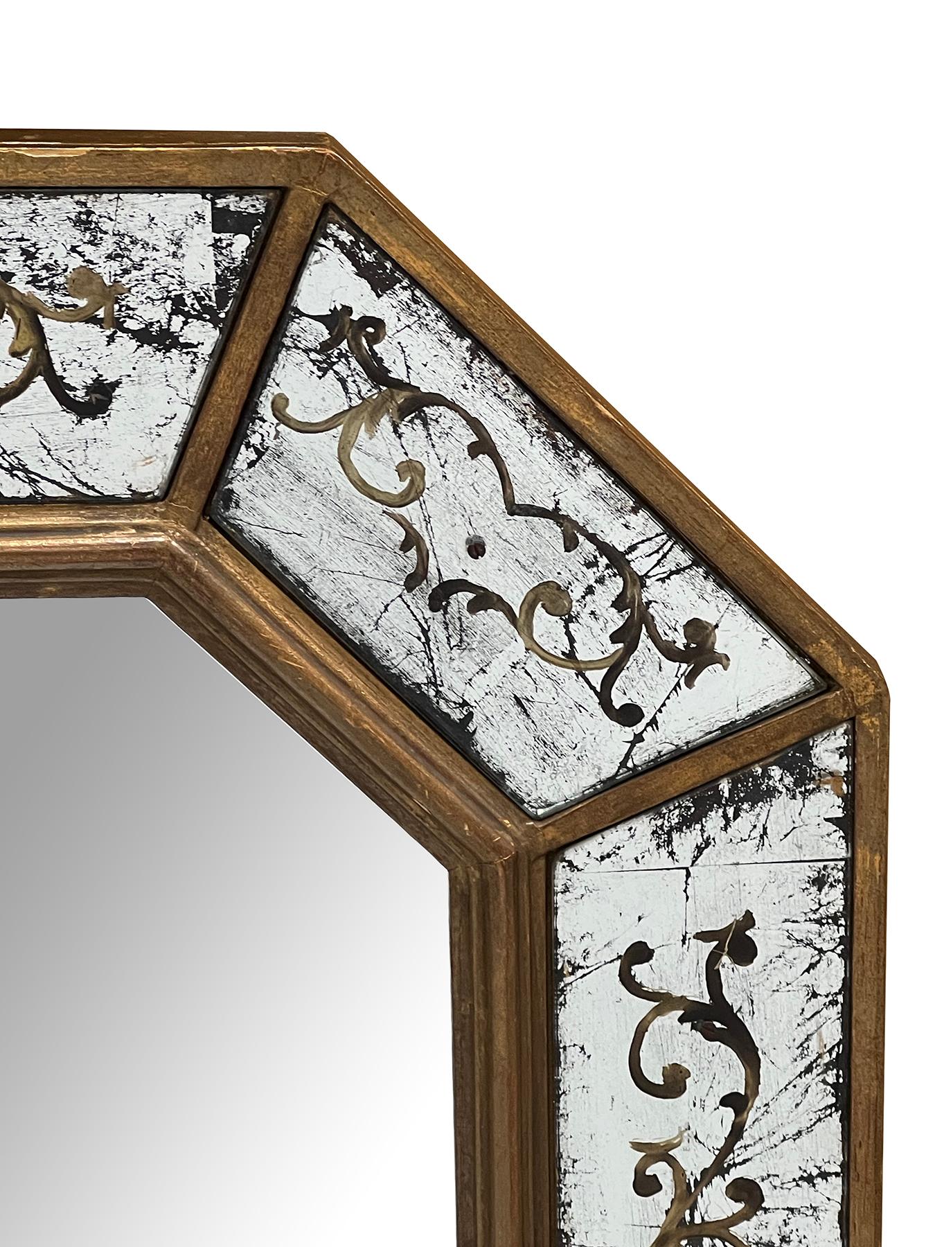 Maison Jansen Stil Eglomise und achteckige Giltwood Wandspiegel (Französisch) im Angebot