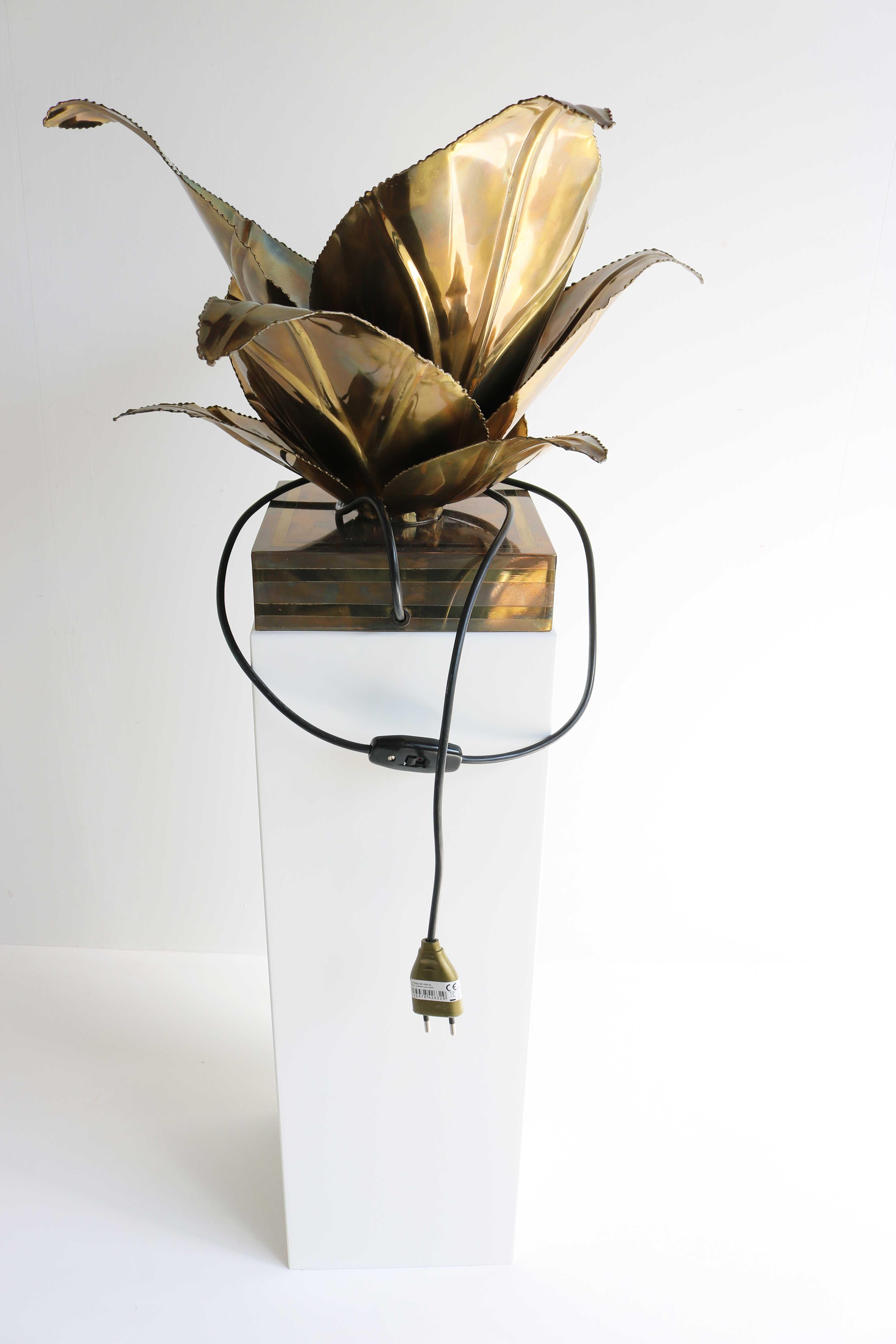 Lampe de bureau à fleurs Maison Jansen Aloe Vera, Régence, lampe de table, laiton, années 60 en vente 3