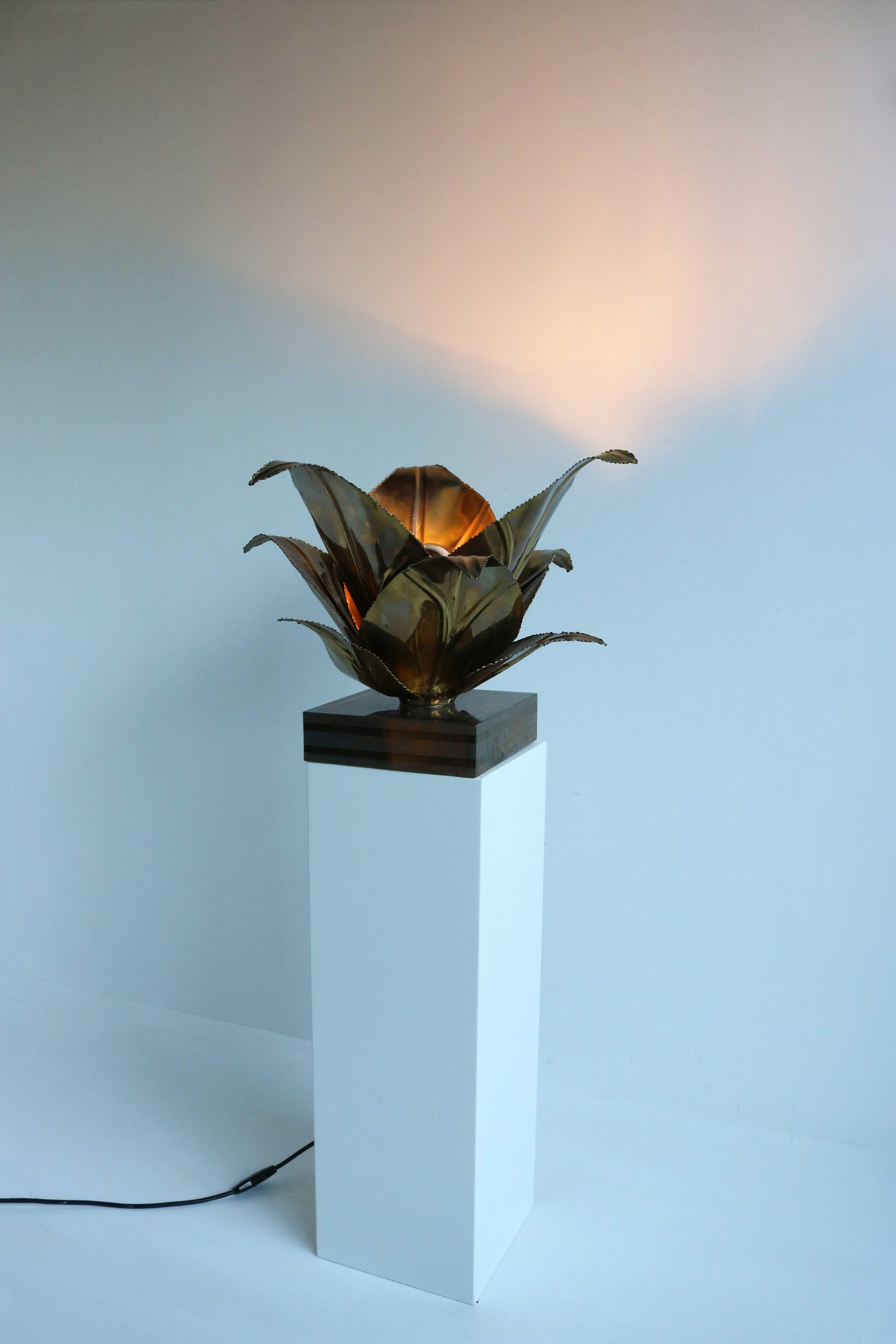 Lampe de bureau à fleurs Maison Jansen Aloe Vera, Régence, lampe de table, laiton, années 60 en vente 9