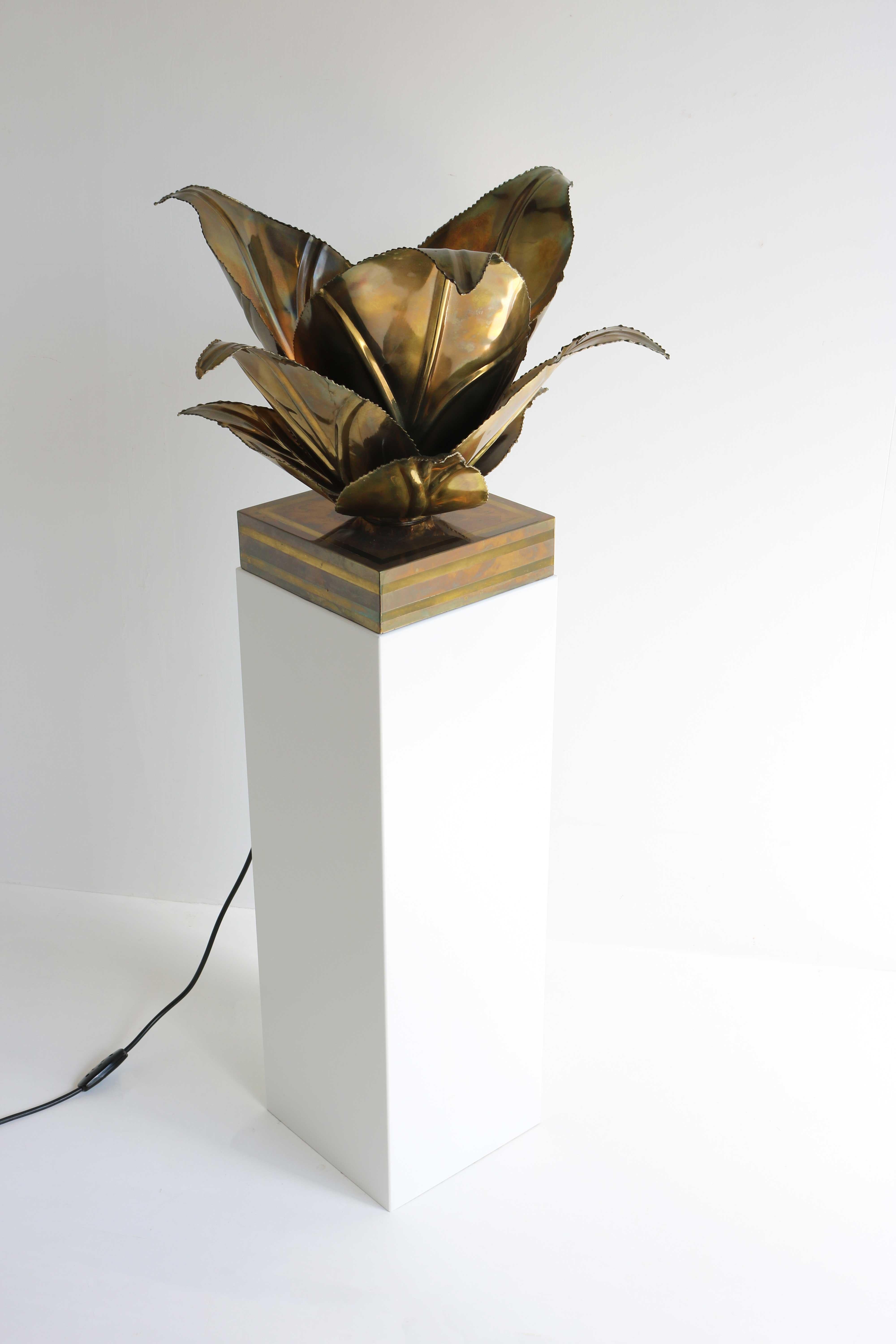Maison Jansen Aloe Vera Plant Table Lamp, Regency Floral Table Light, Brass 60s In Good Condition For Sale In Ijzendijke, NL
