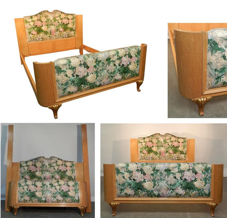 Maison Jansen, Art Deco bed circa 1940/1950
in lemon veneer, gilded wood and fabric.
for a mattress width of 140 or 150 cm
2 nightstands, a dressing table and a large dresser, are also available.