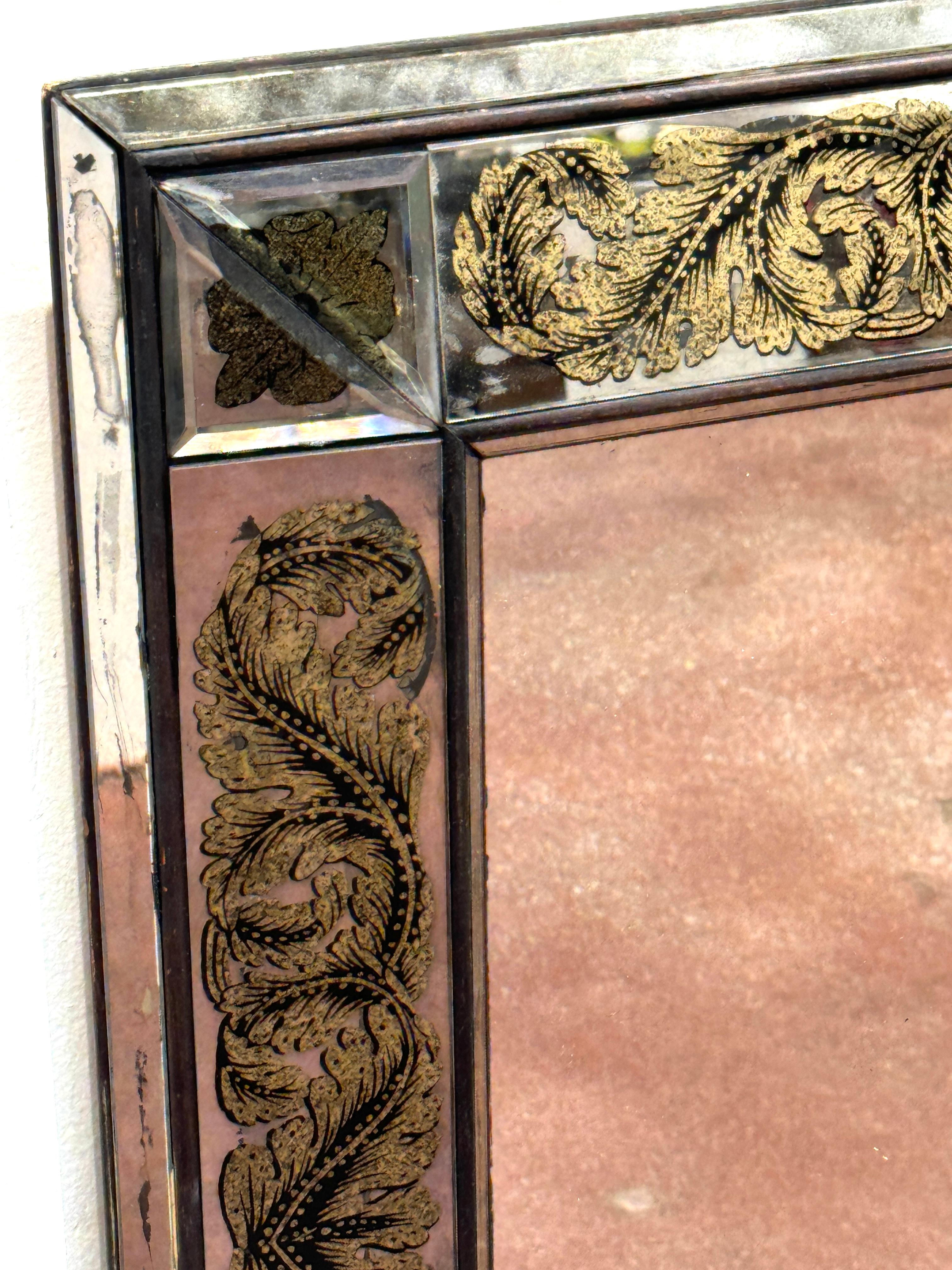 Maison Jansen (Atrib.) Miroir à bijoux en forme de treillis floral néoclassique doré Bon état - En vente à West Palm Beach, FL