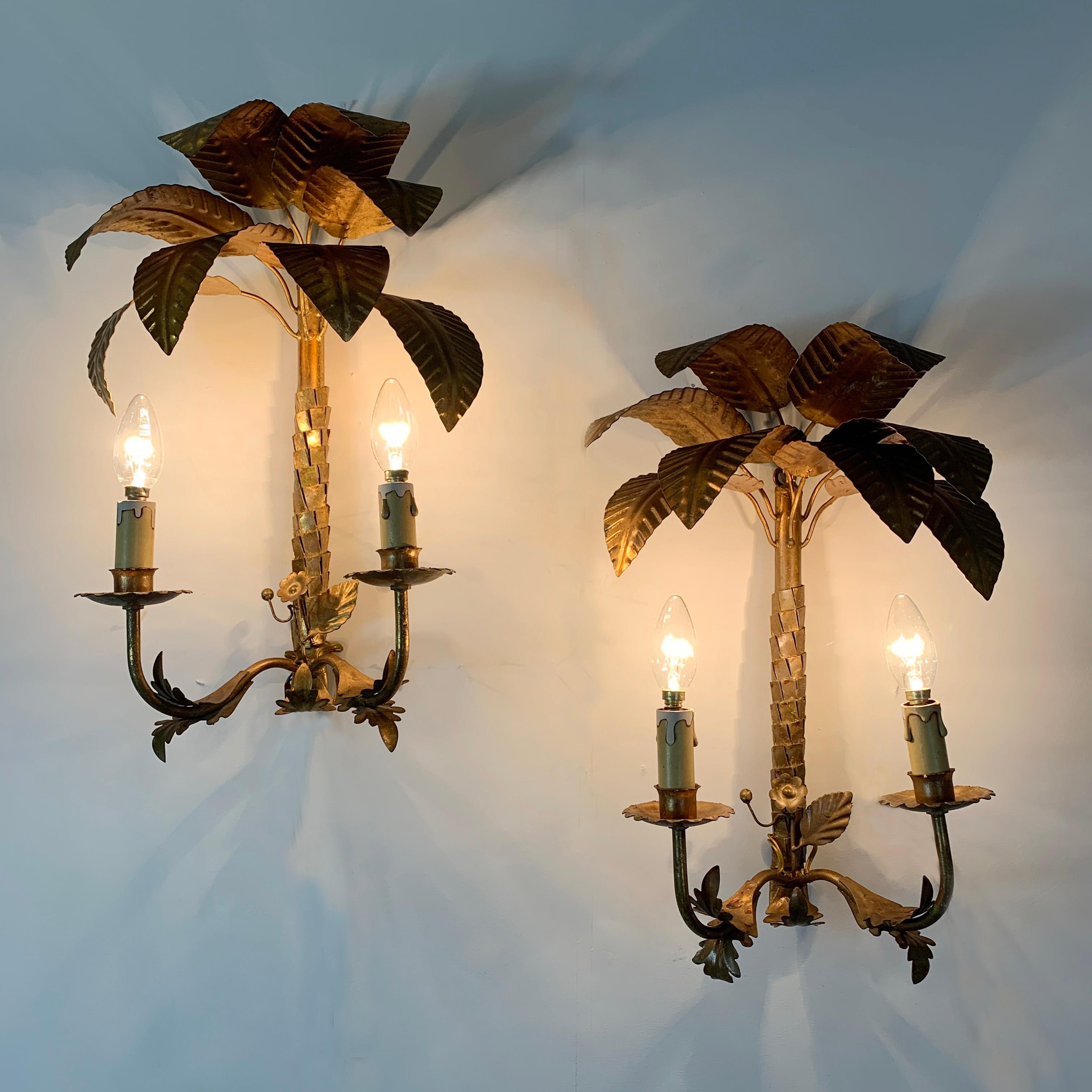 Maison Jansen attributed Palm Tree wall lights
Handcrafted gilt metal palm tree wall lights
Attributed to Maison Jansen, circa 1960s
Measures: 50Cm height, 32Cm width, 18.5Cm depth
Fabulous textured stems with large palm leaf tops
The lights