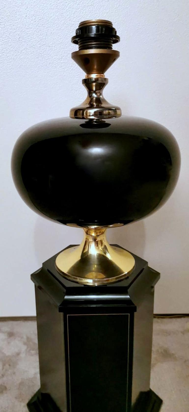 Maison Jansen, zur Verfügung gestellte französische Tischlampe im Hollywood-Regency-Stil (Handgefertigt) im Angebot