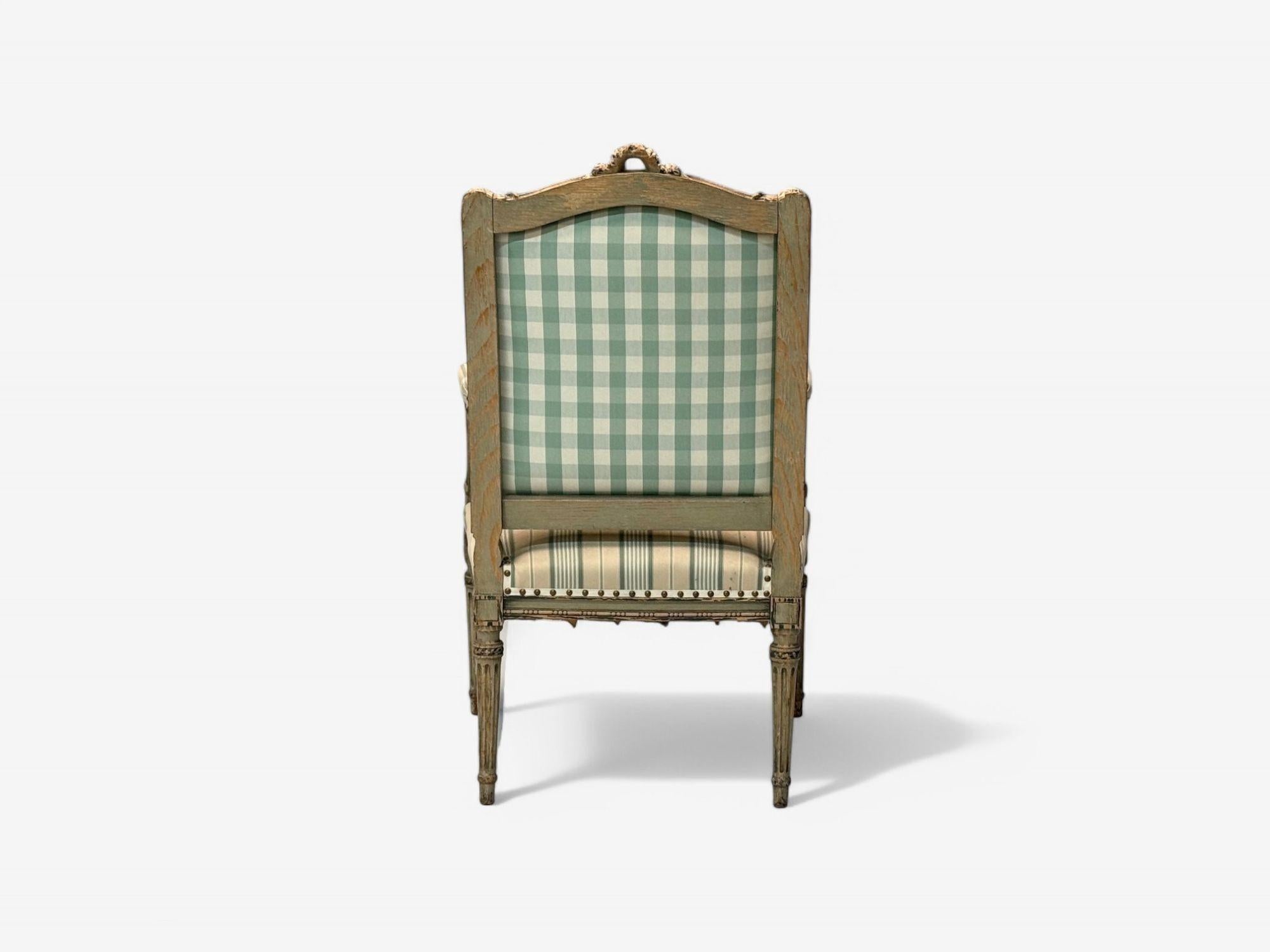Maison Jansen attribuée à Louis XVI, bois peint, tissu et fauteuils, France, années 1940 en vente 4