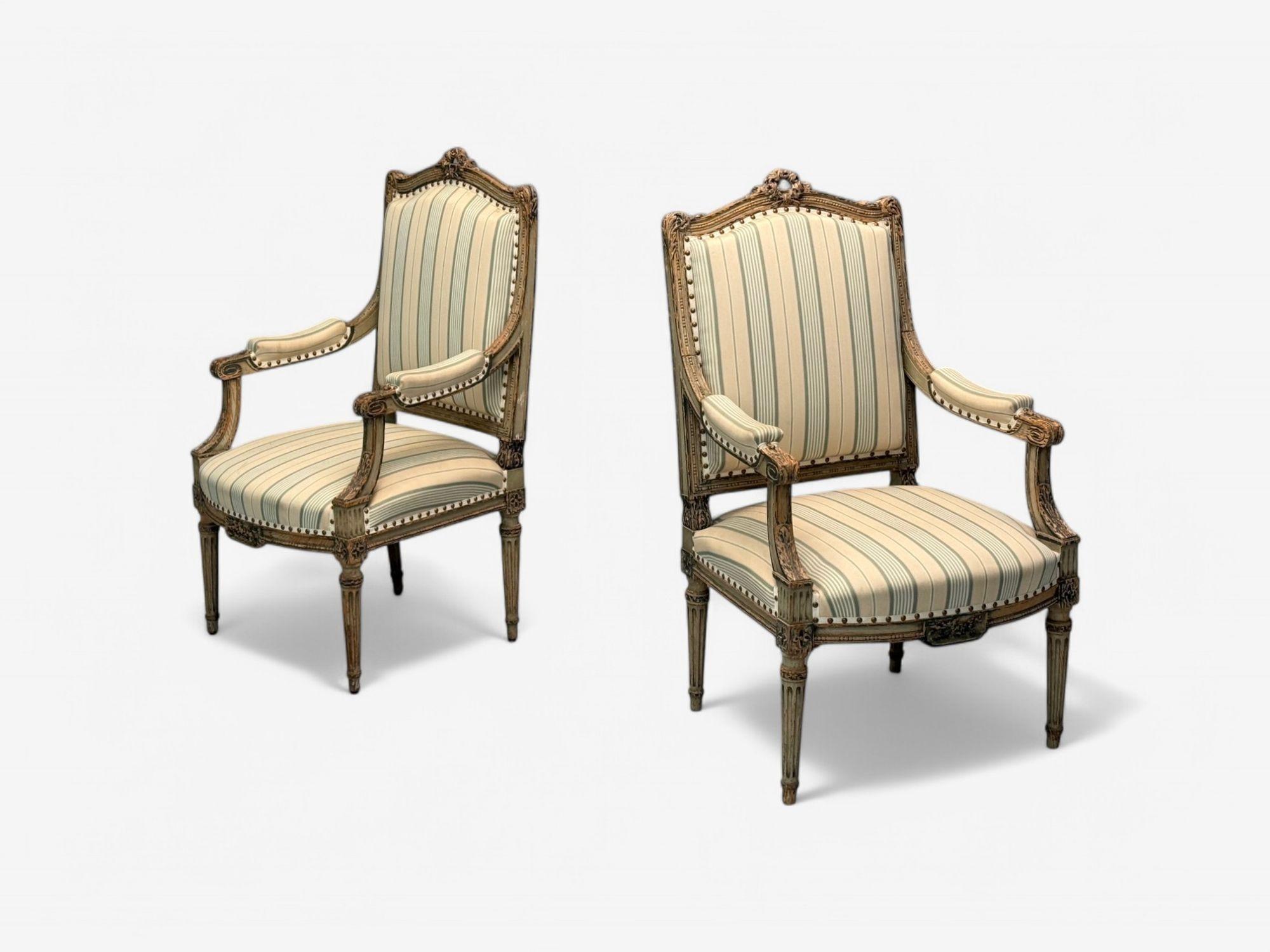 Maison Jansen attribuée à Louis XVI, bois peint, tissu et fauteuils, France, années 1940 Bon état - En vente à Manhasset, NY