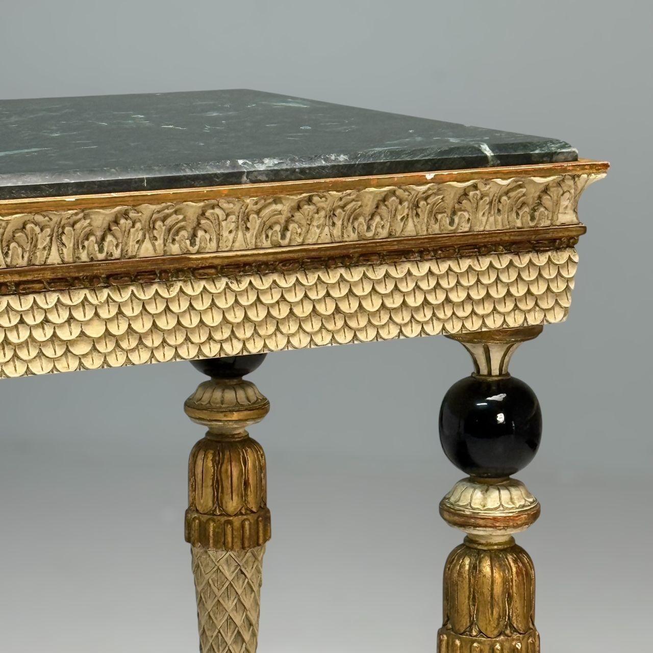 Consoles de style néoclassique Maison Jansen, bois sculpté, marbre vert 1