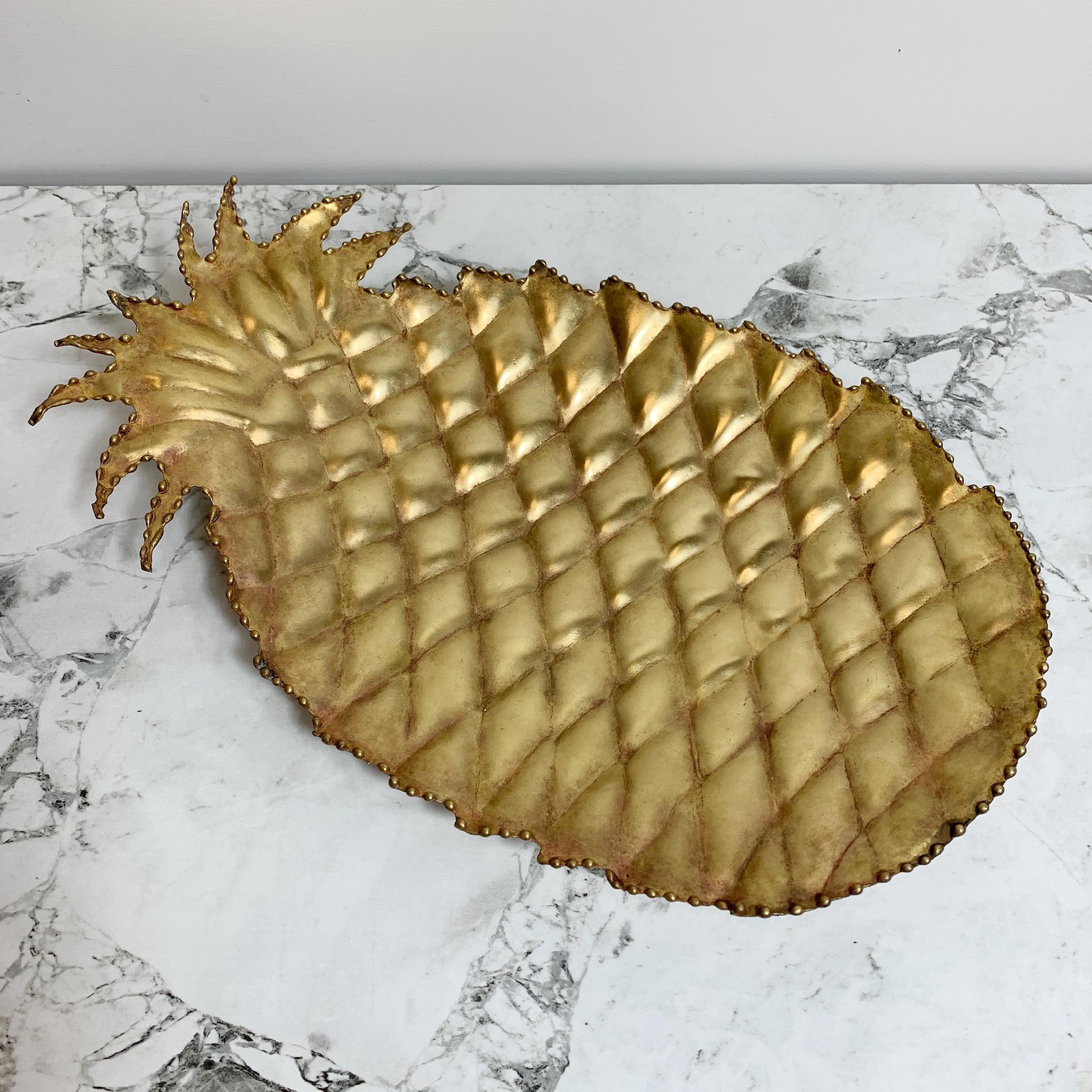 Maison Jansen attributed brass pineapple dish, 1970s
Large brass handcrafted brass dish with classic Jansen edging detail
Measures: 45cm length, 28cm width, 9cm depth
The dish has 3 small brass ball feet underneath.